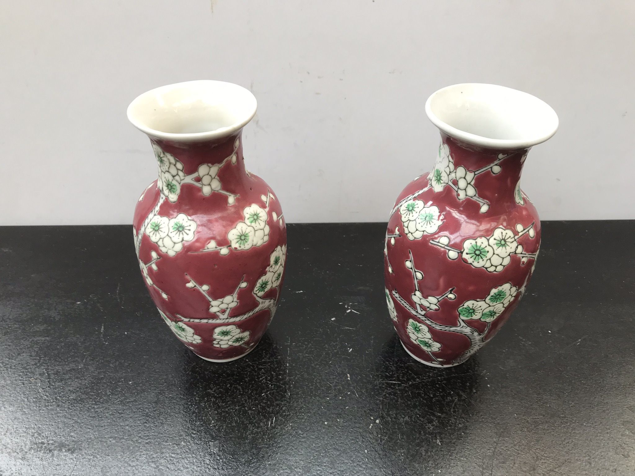 Pair of vase ancient chinese ceramics white - red decor vintage flowers