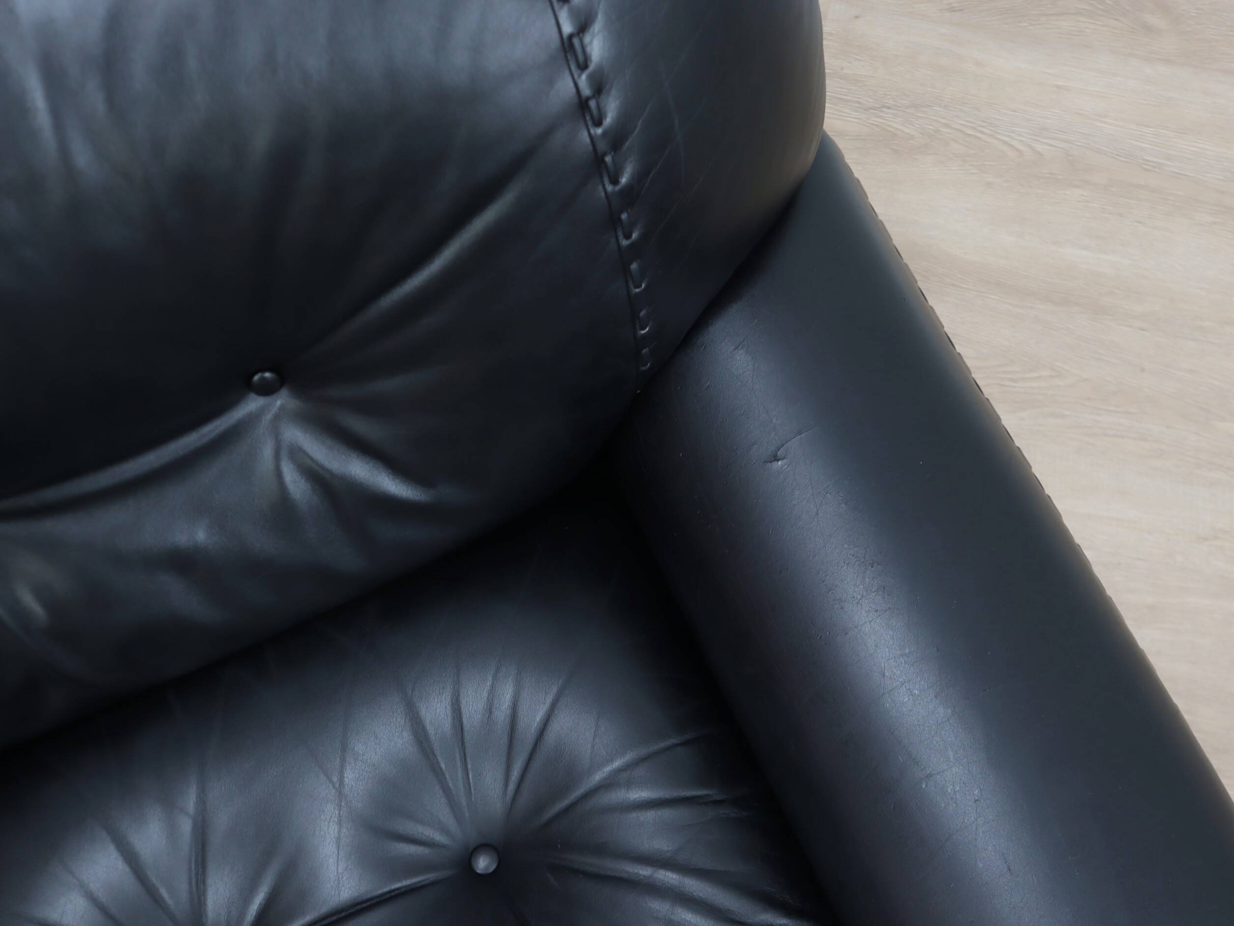 Pair of Mobil Girgi Sapporo armchairs black leather Italy 1970s