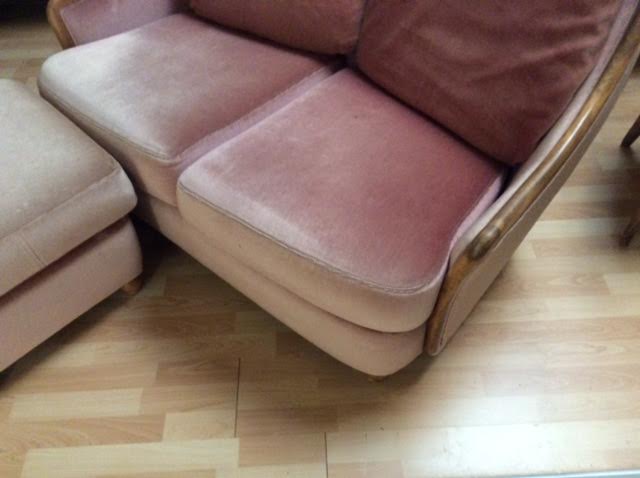 Velvet sofa and its ottoman