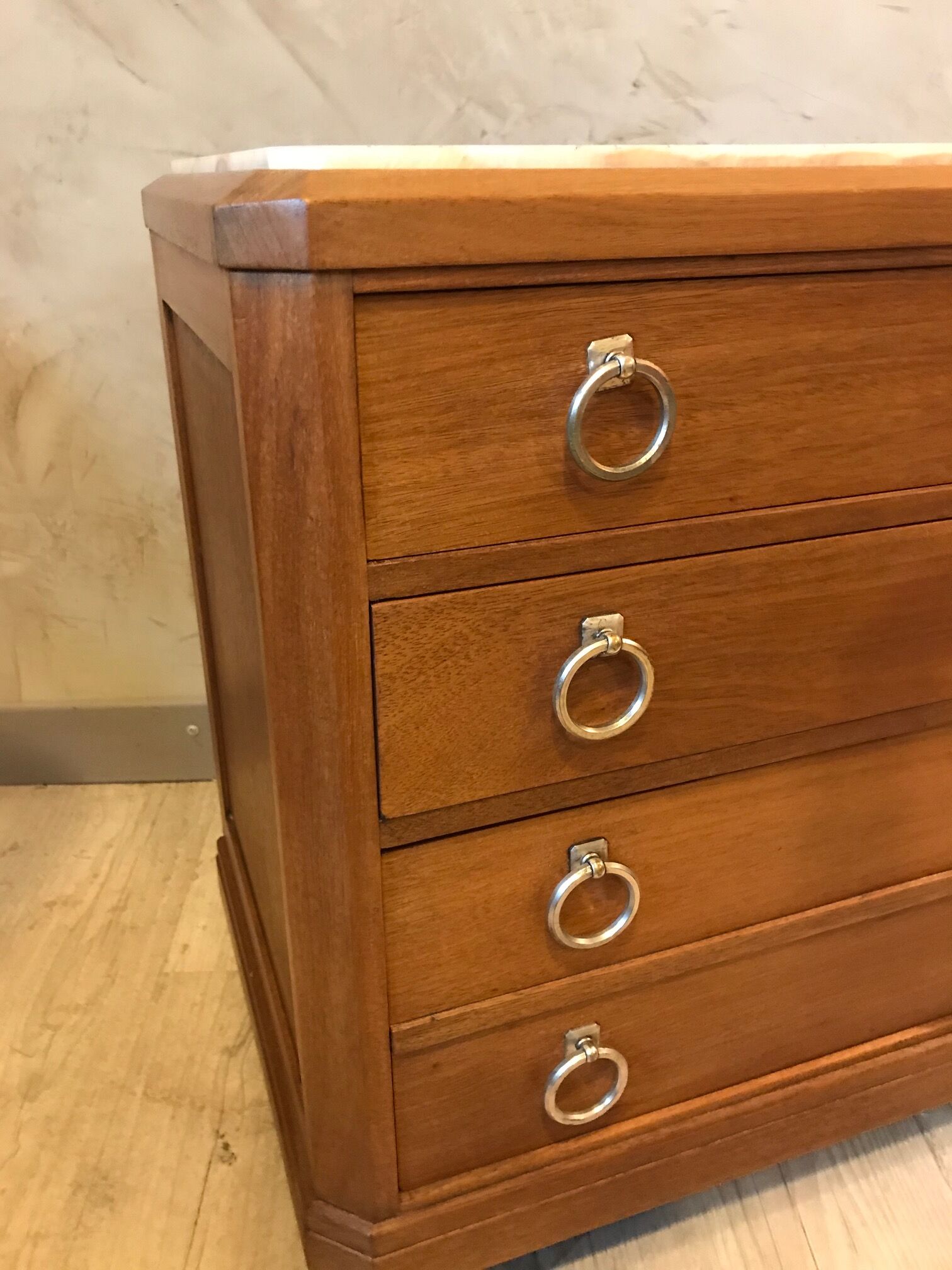 Commode en noyer et marbre