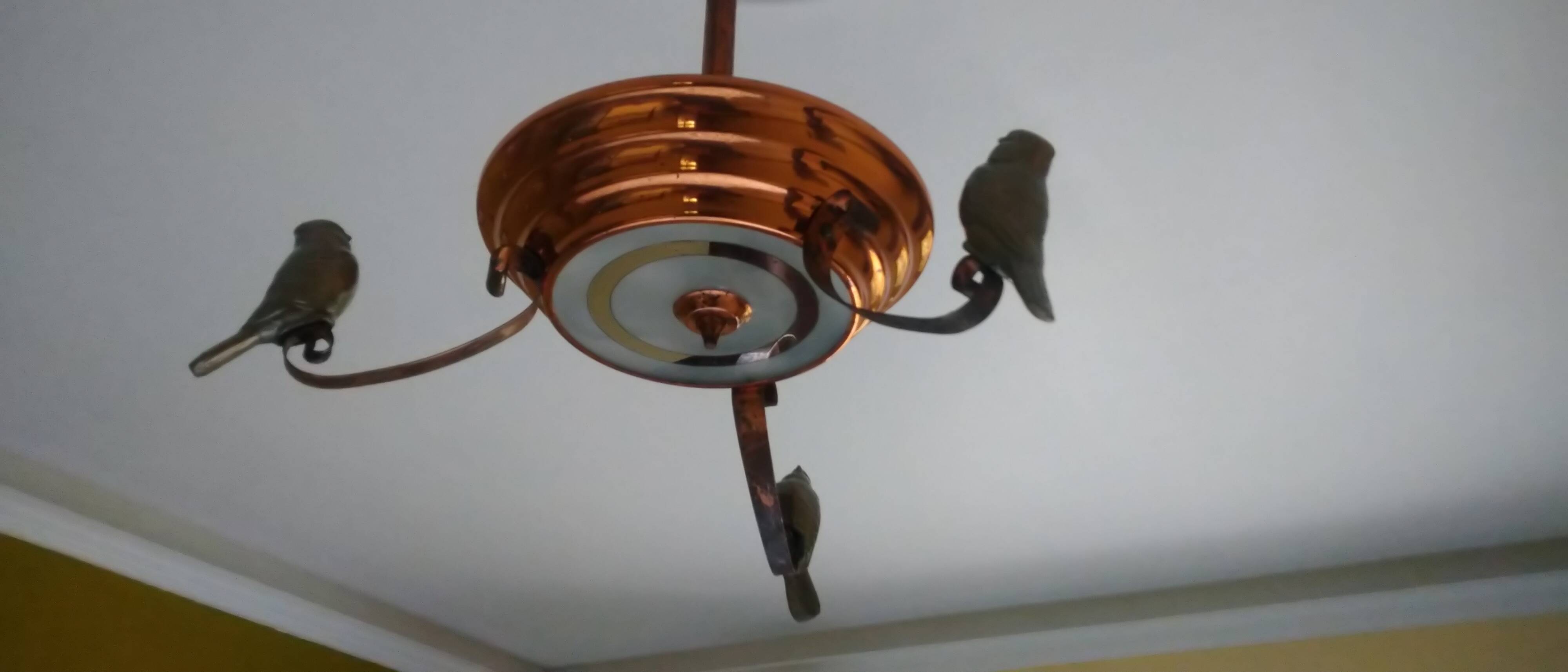 Petit lustre en cuivre "oiseaux" art déco.