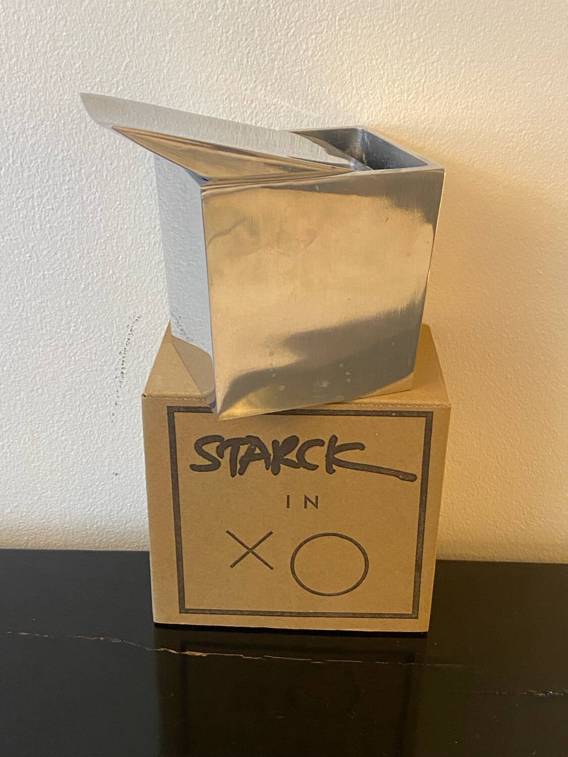 XO ashtray by Starck Model Ray Hollis