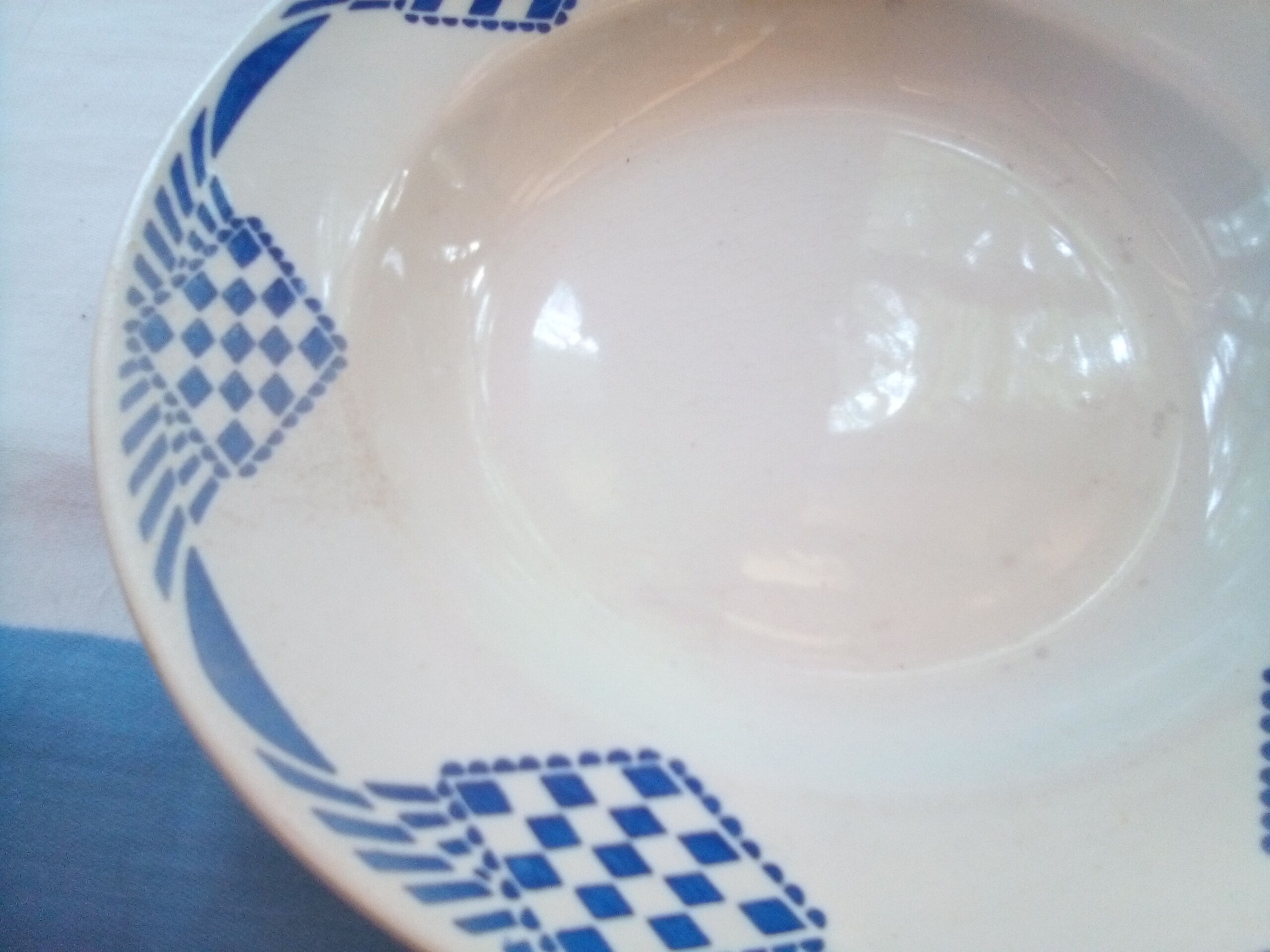 Assorted 18 old blue plates