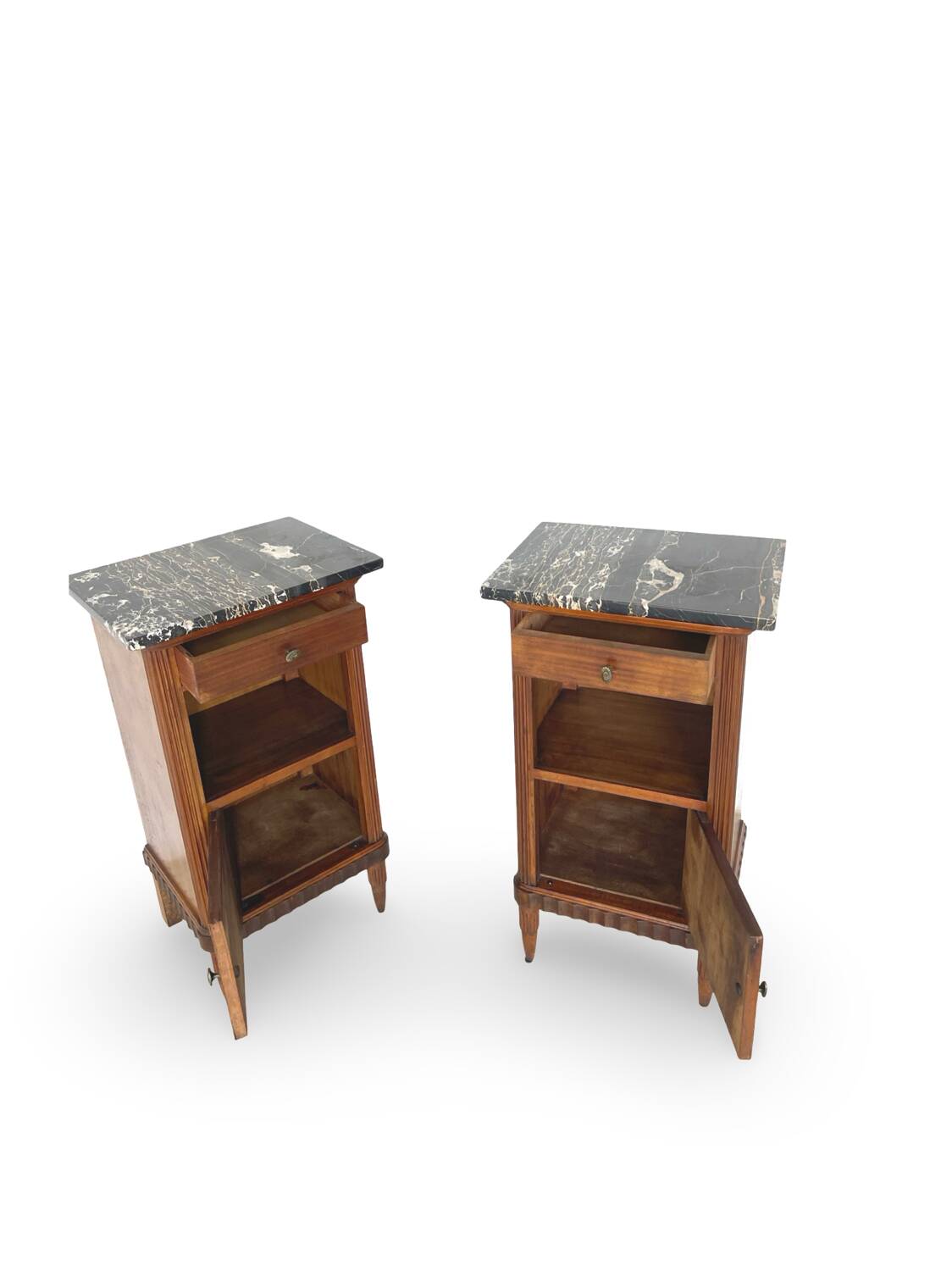 Tables de chevet italiennes en placage d'acajou avec de splendides