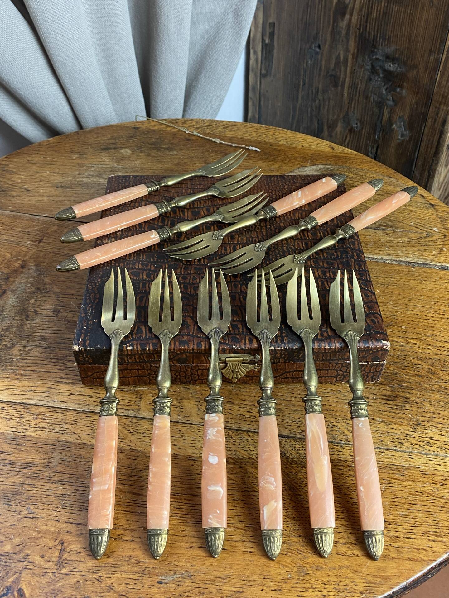 Dessert forks in brass and Bakelite in their case.