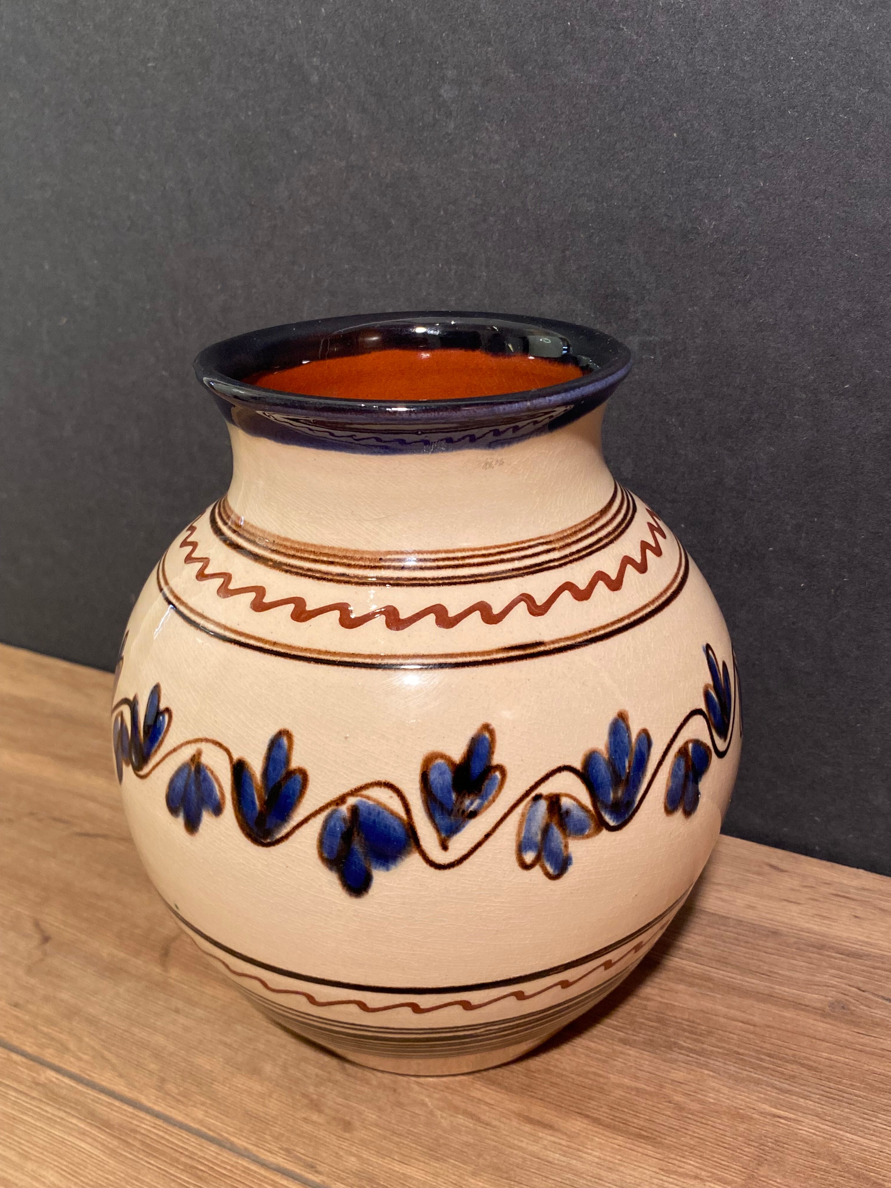 Glazed terracotta vase decorated with vegetable frieze of Savoy type