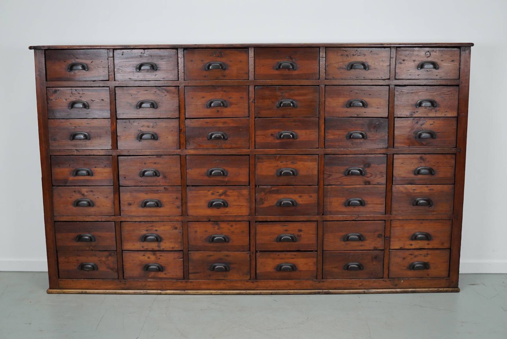 Cabinet d'Apothicaire Antique en Pin, France, Début du 20ème Siècle