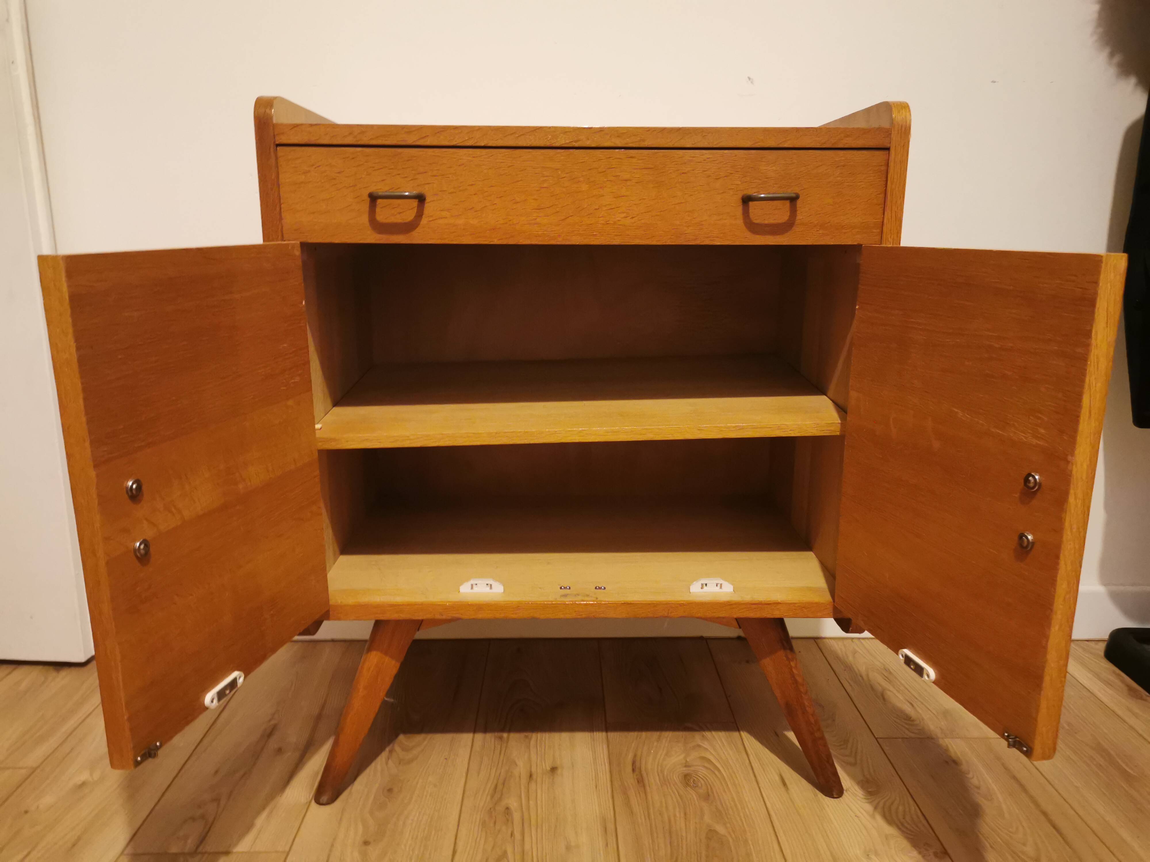 Meuble de rangement des années 50 en chêne