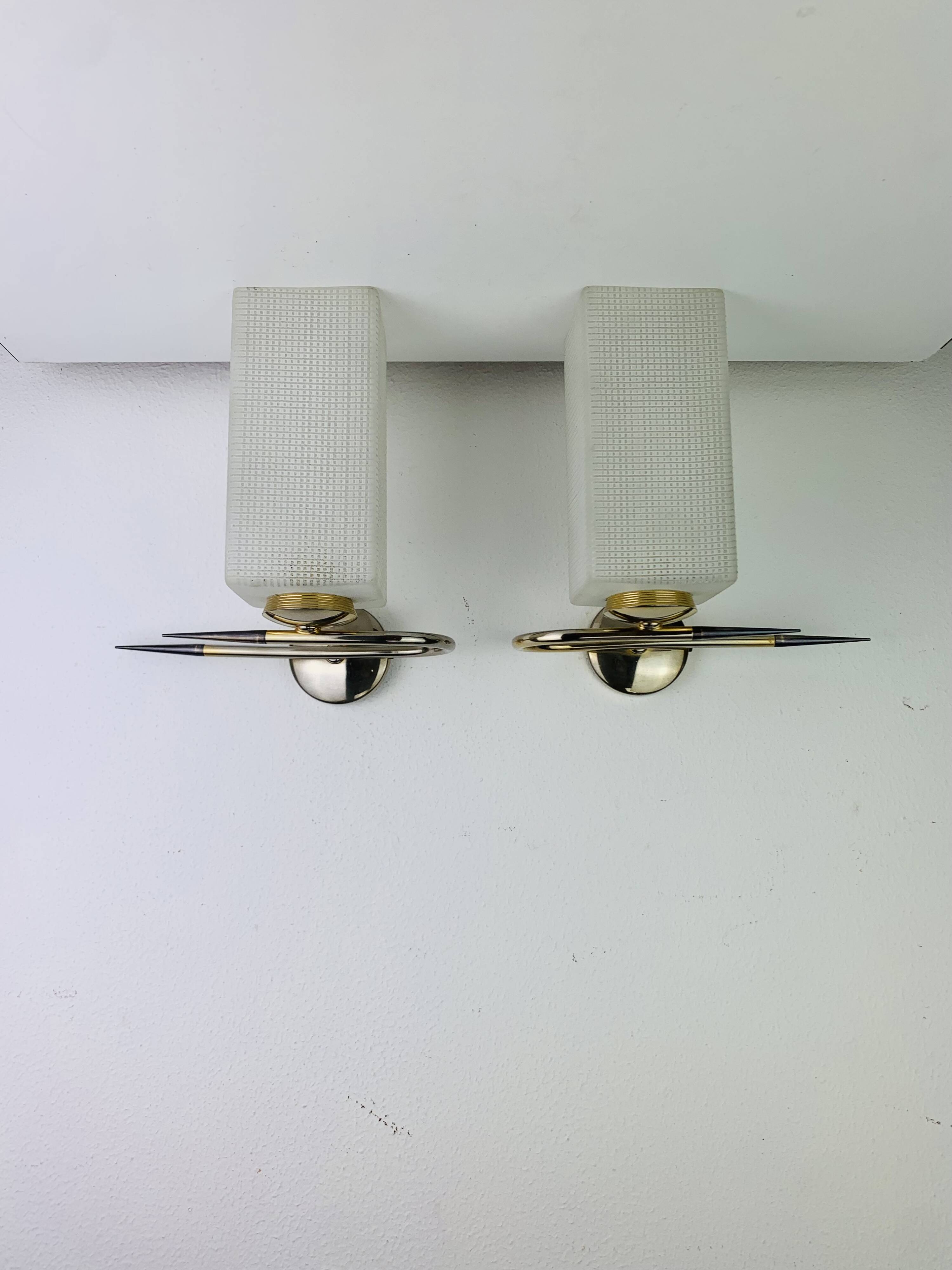 Pair of 1950s wall lights in brass and opaline tulips, Lunel Arlus