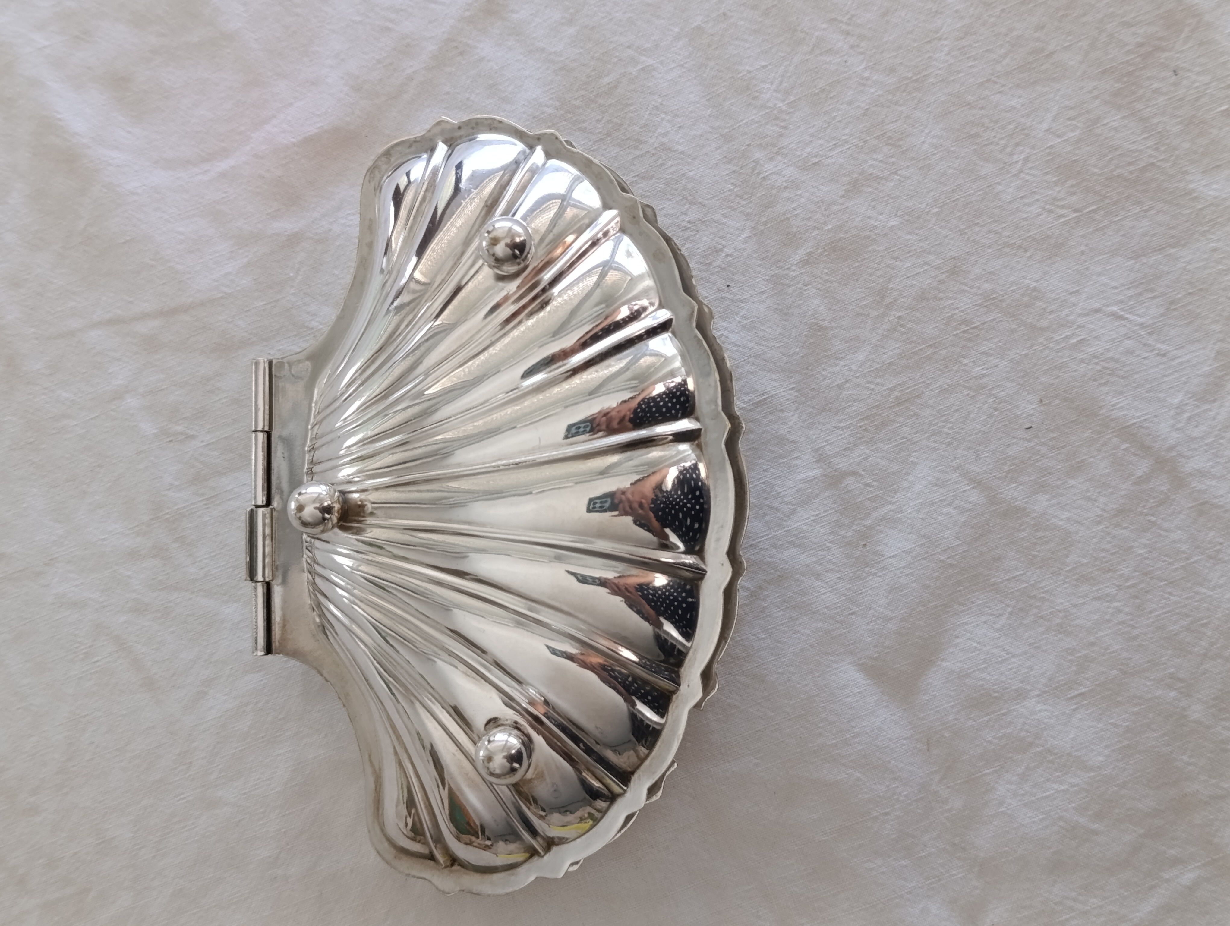 Butter dish