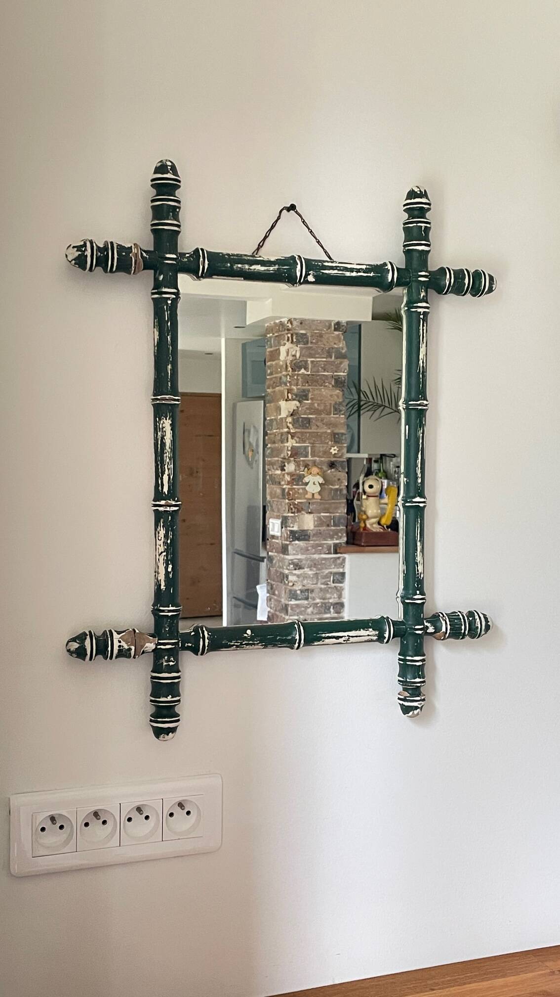 Miroir ancien en bois formant bambou