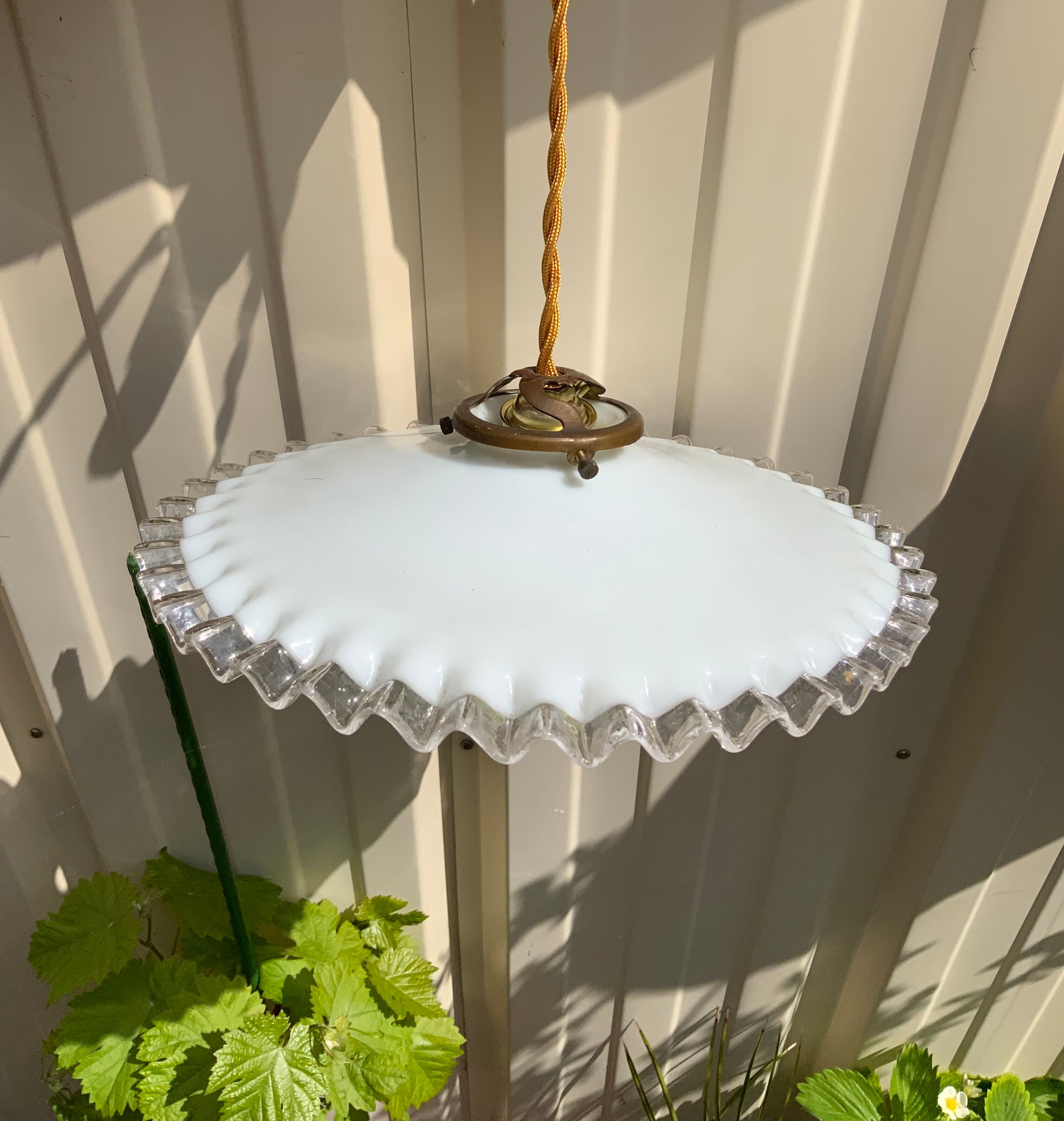 Vintage opaline suspension white wavy threads and gold socket retro firm style