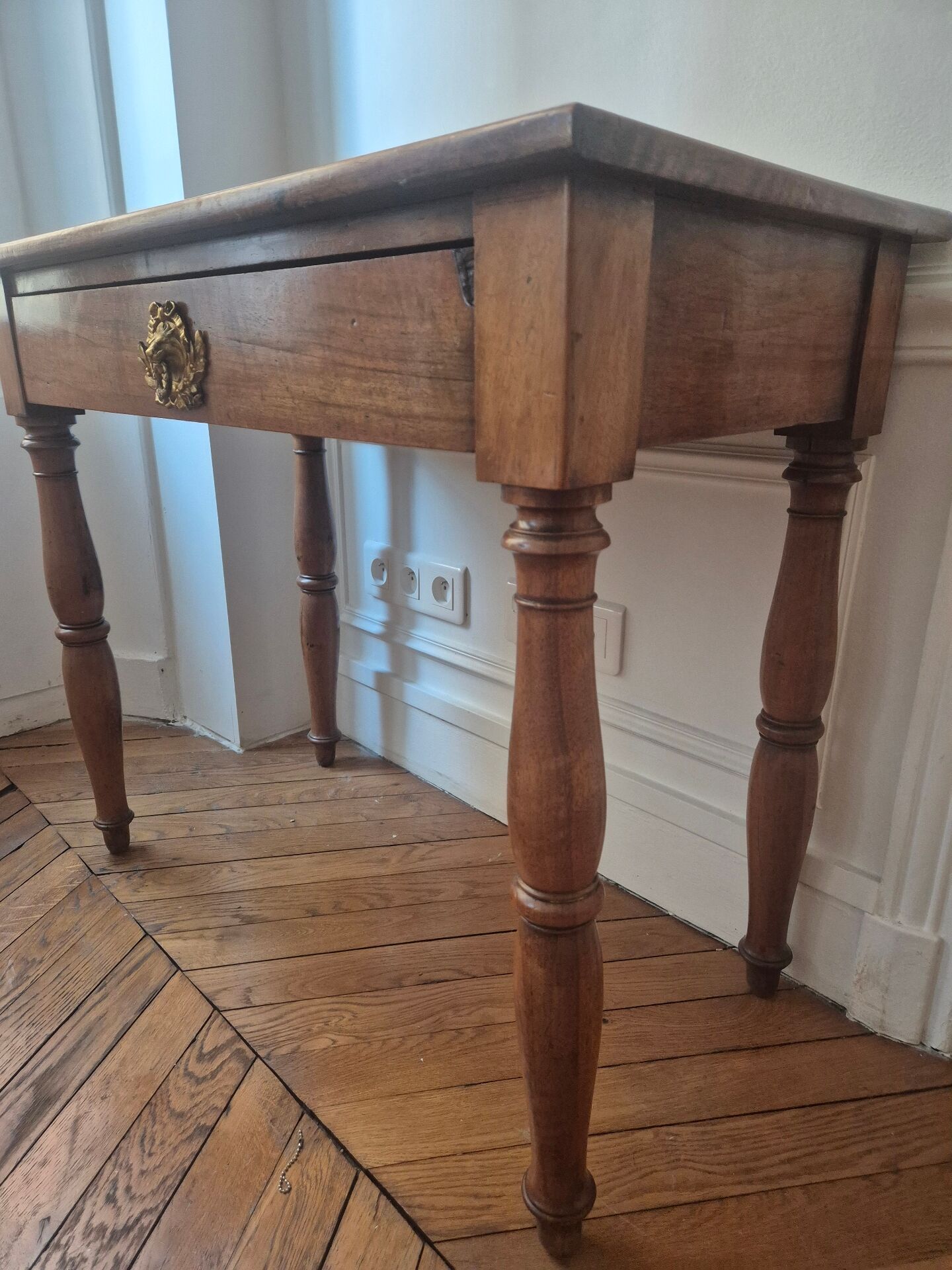 Small Jacob desk in walnut, 19th century.