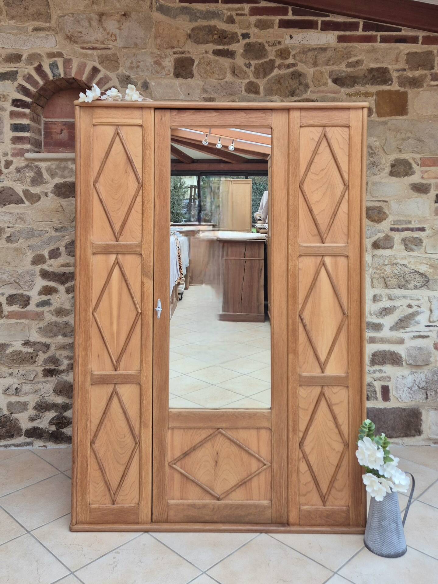 Armoire vintage