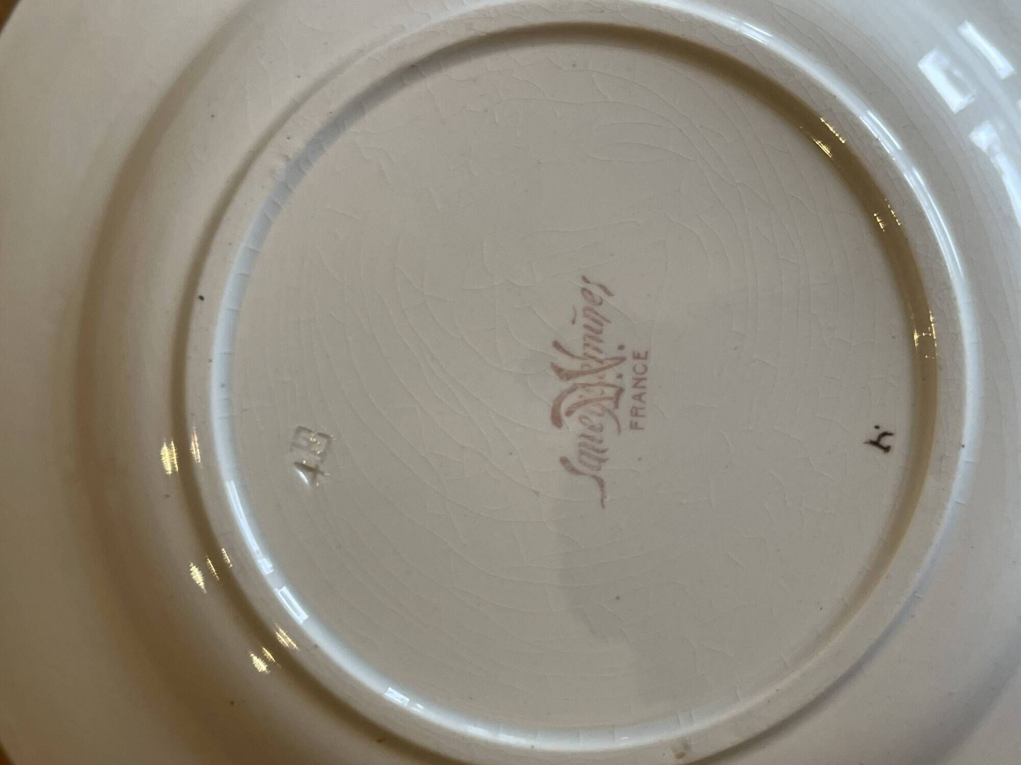 Set of 3 Montmorency model plates in Sarreguemines earthenware.