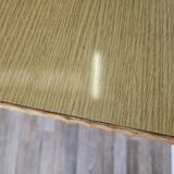 Table à manger des années 1950 en érable avec bord travaillé