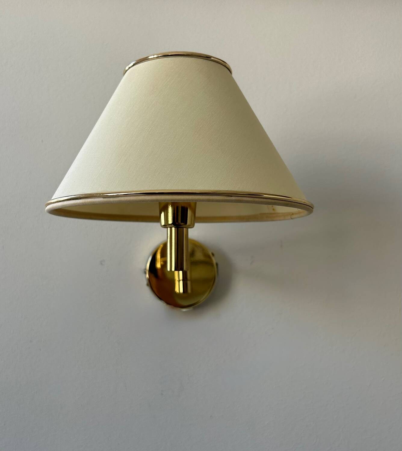 Vintage adjustable wall lamp, brass and beige fabric, France 1970