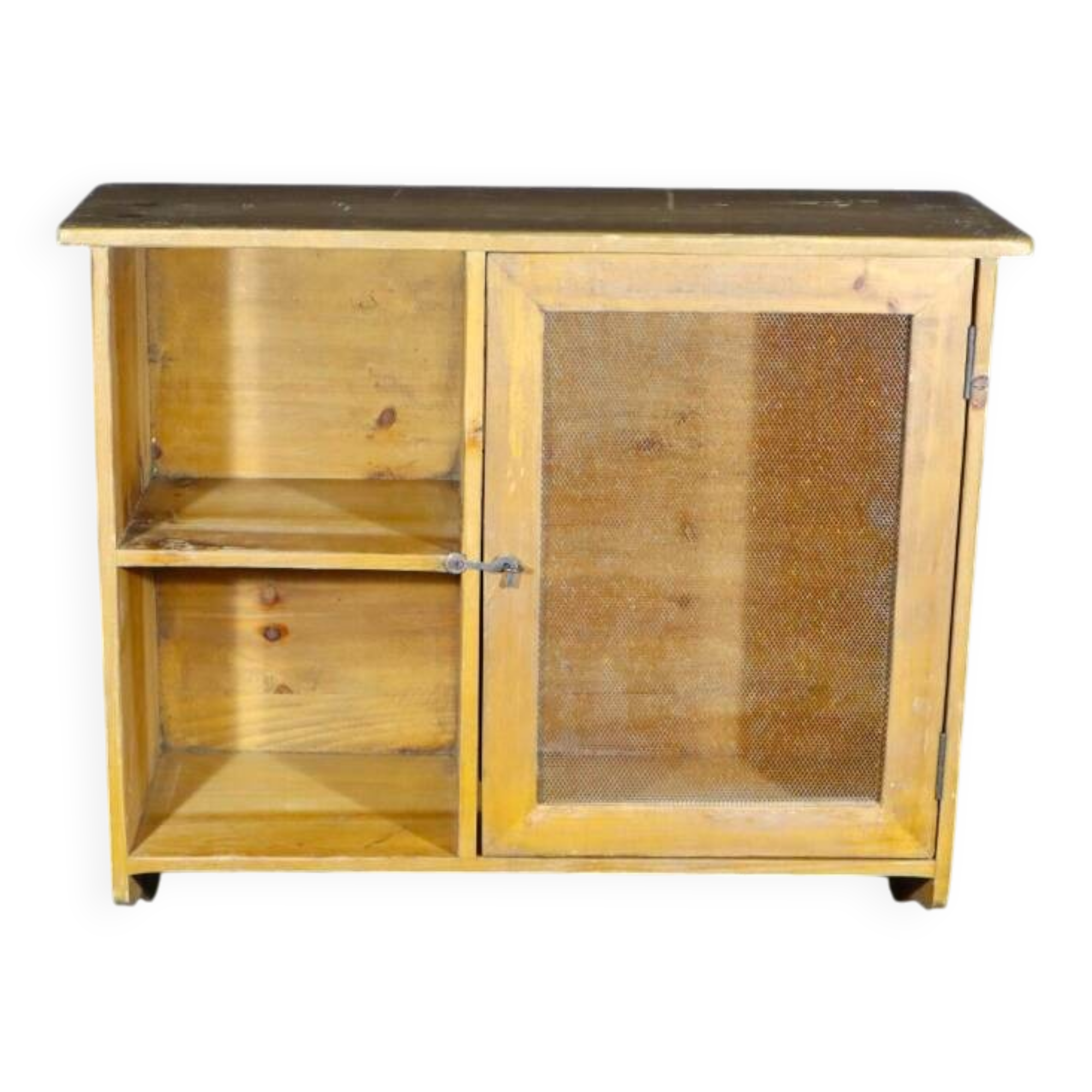 Old French pantry, wall-mounted in wood and lattice.