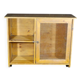 Old French pantry, wall-mounted in wood and lattice.