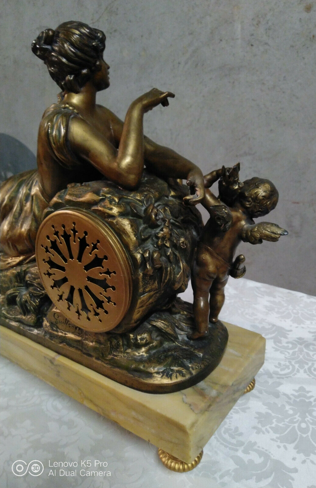 Pendule sculpture in Guillemin regulation