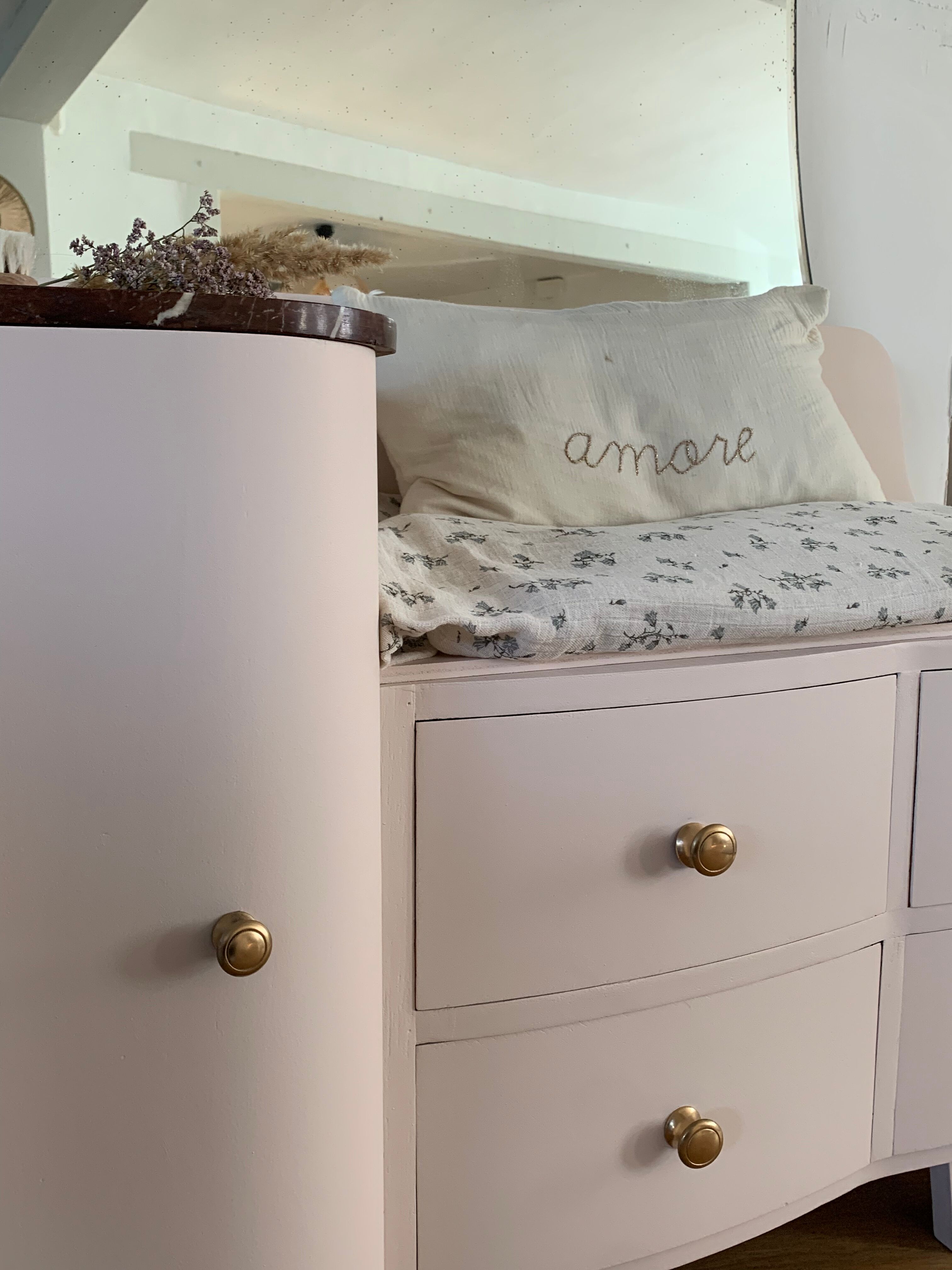 Commode coiffeuse rose