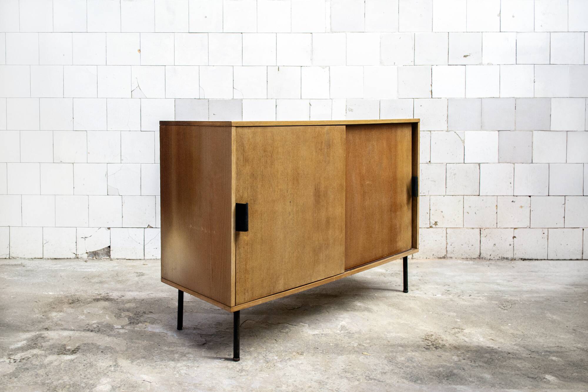 Credenza in legno e ferro Leonardo Fiori per ISA Bergamo Italia Anni '50