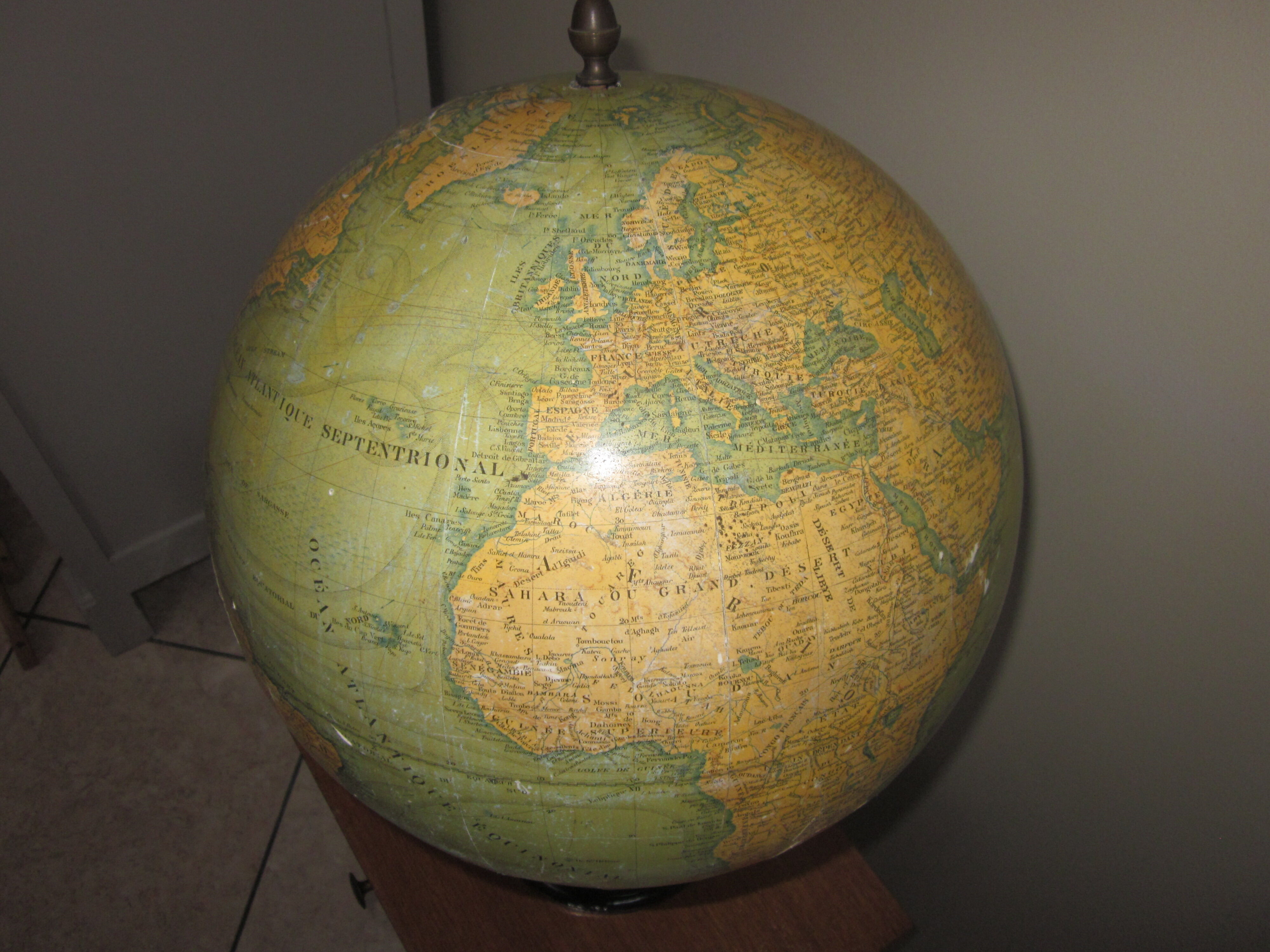 Former globe terrestrial J.lebegue and co.