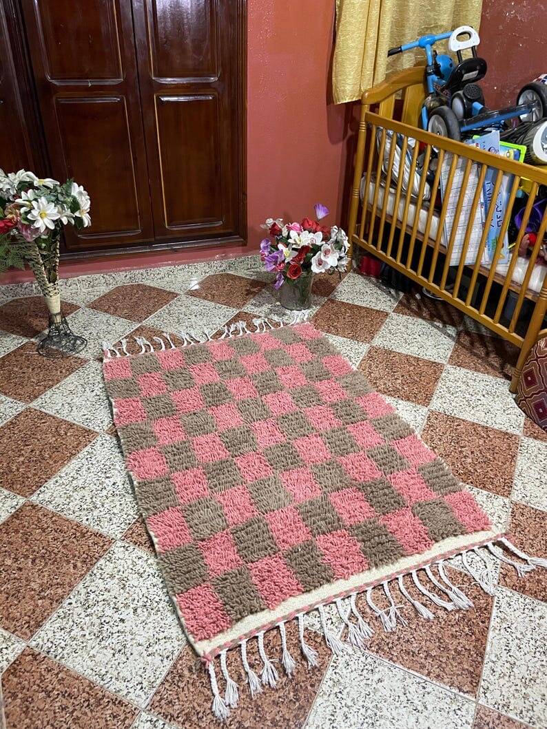 Traditional handmade pure wool rug, size 200 x 300 cm