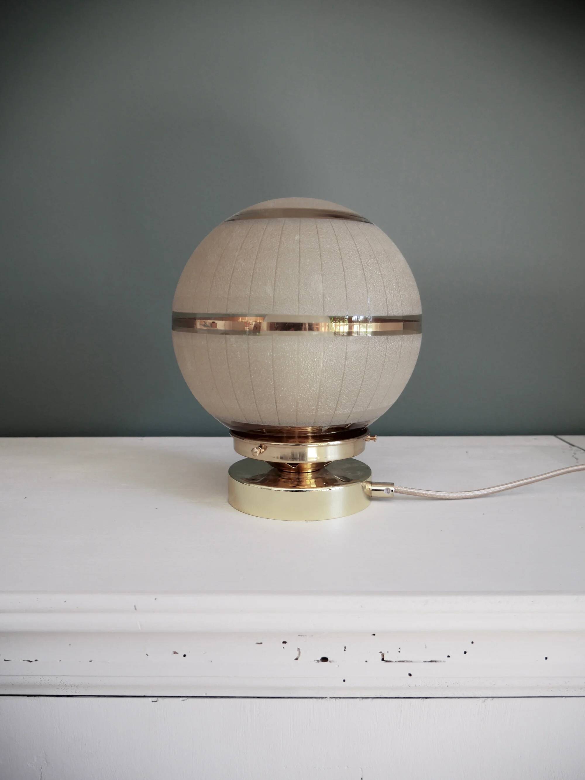 Frosted glass table lamp