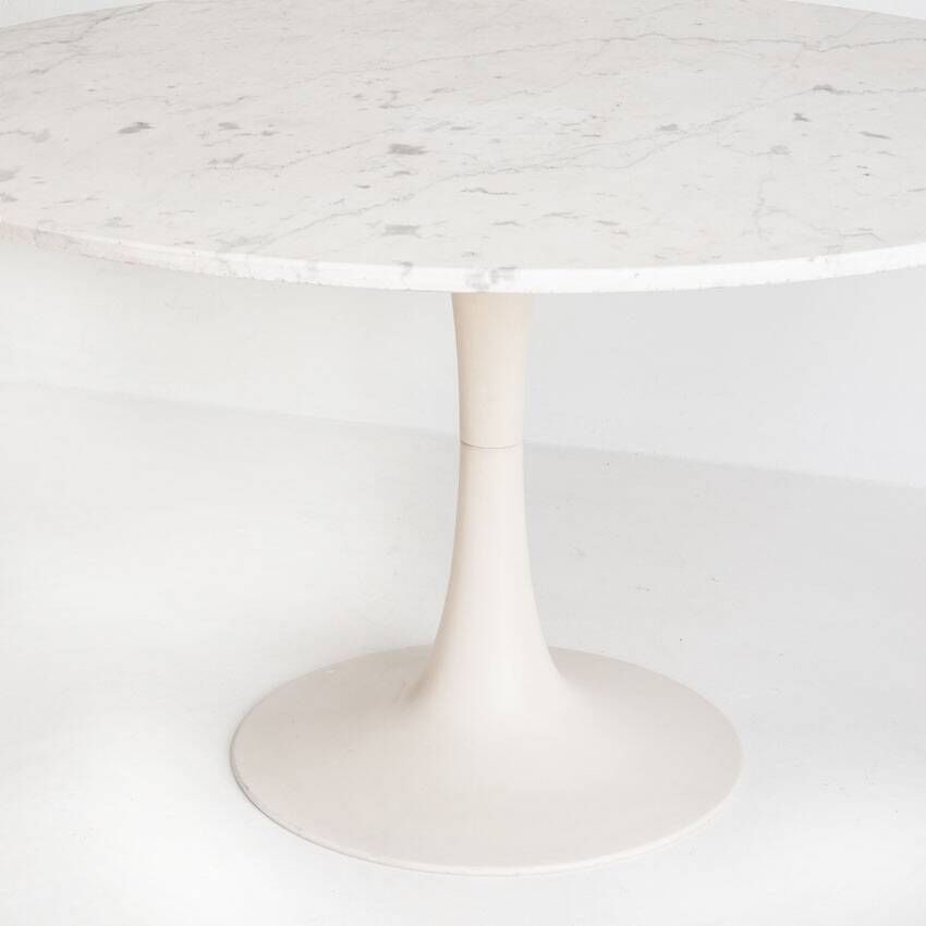 Vintage table with tulip base in white marble and Grosfillex base. France, 1960s