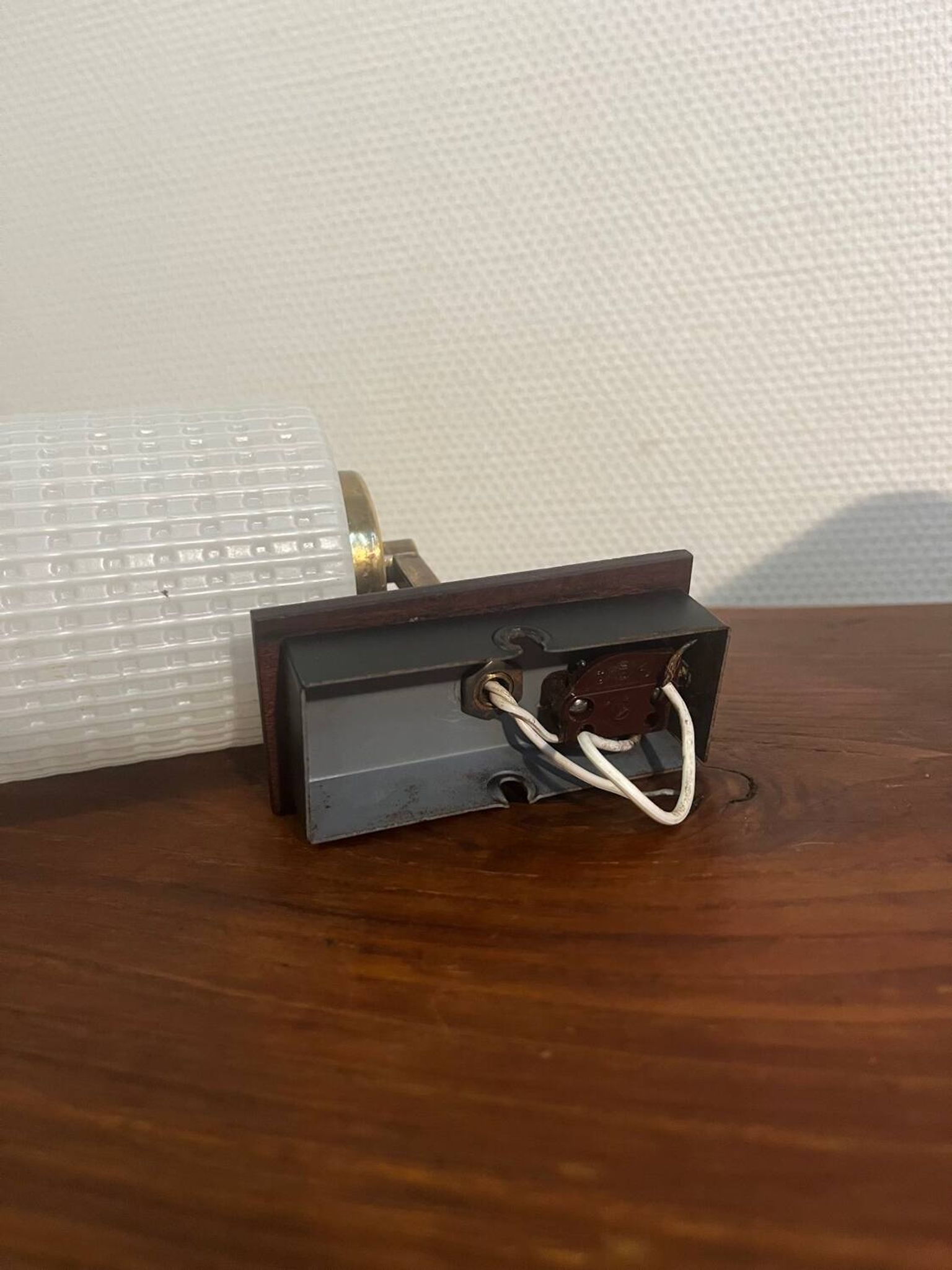 Paire applique murale laiton bois verre opalin année 60