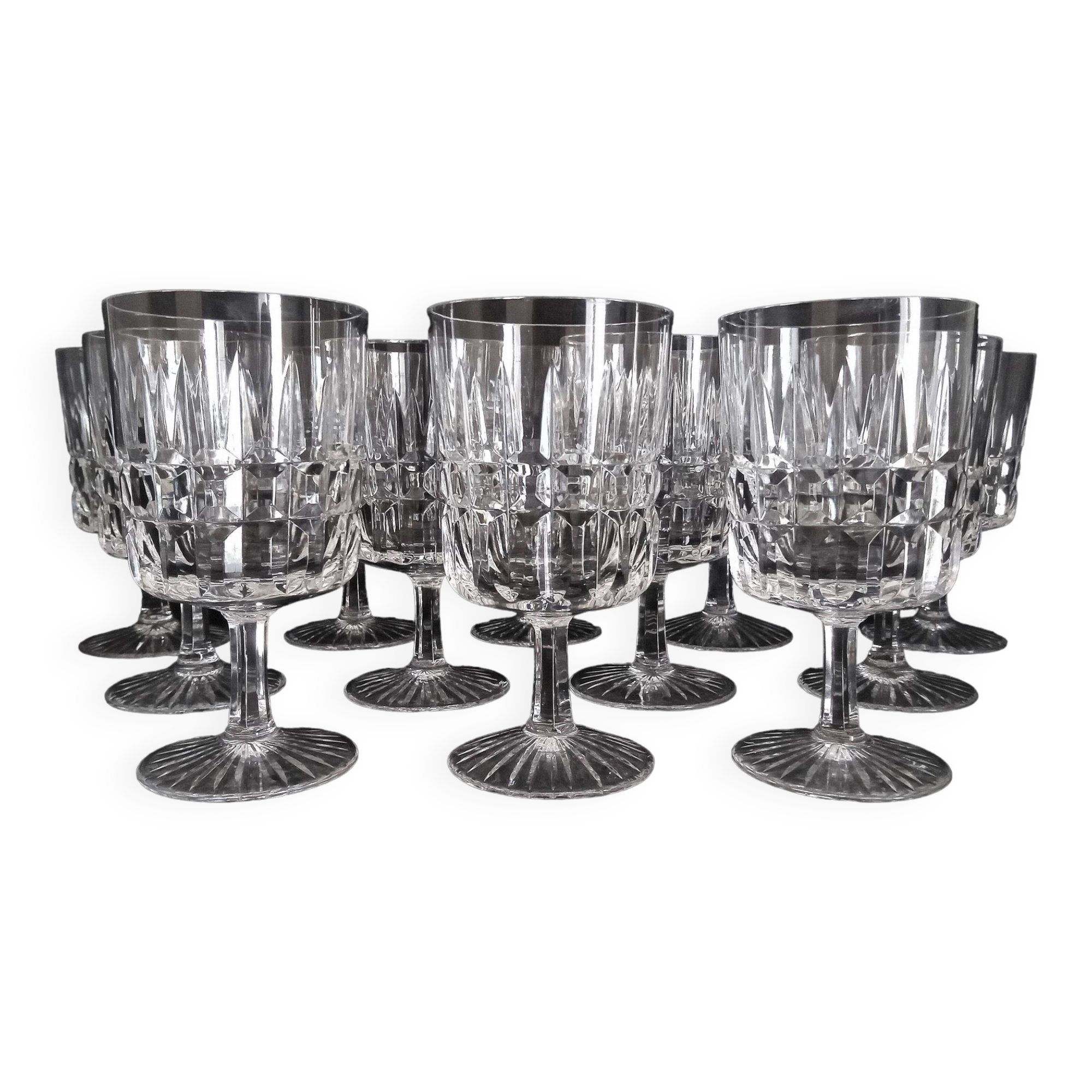 12 Art Deco wine glasses in cut crystal (in the style of Marignane Baccarat)