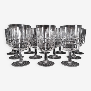 12 Art Deco wine glasses in cut crystal (in the style of Marignane Baccarat)
