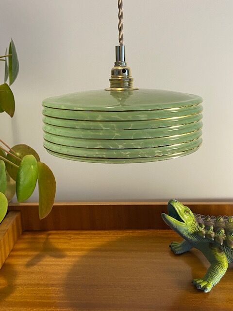 Clichy glass suspension