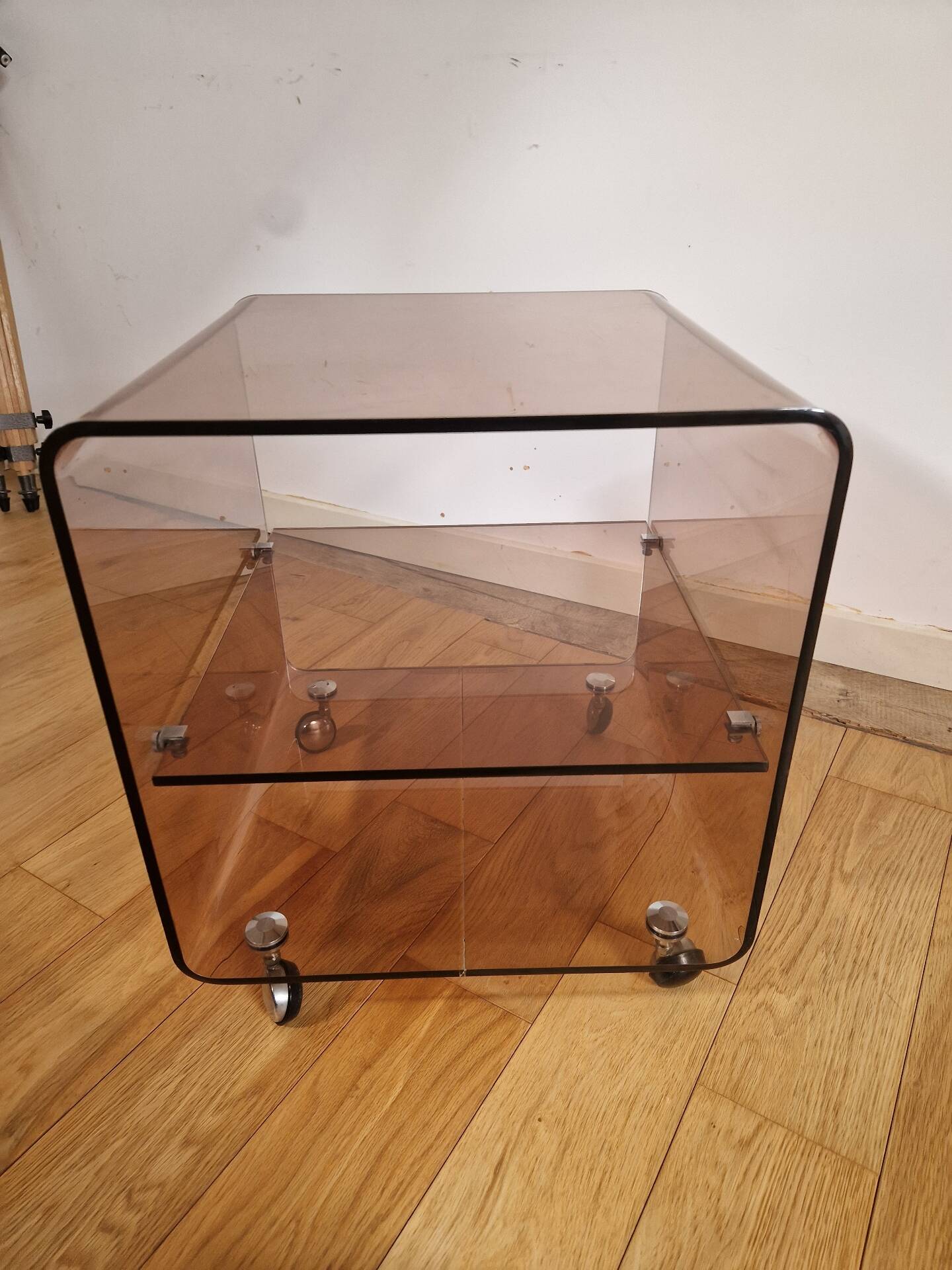 Rolling dessert trolley in Altuglas by Michel Dumas for Roche Bobois.
