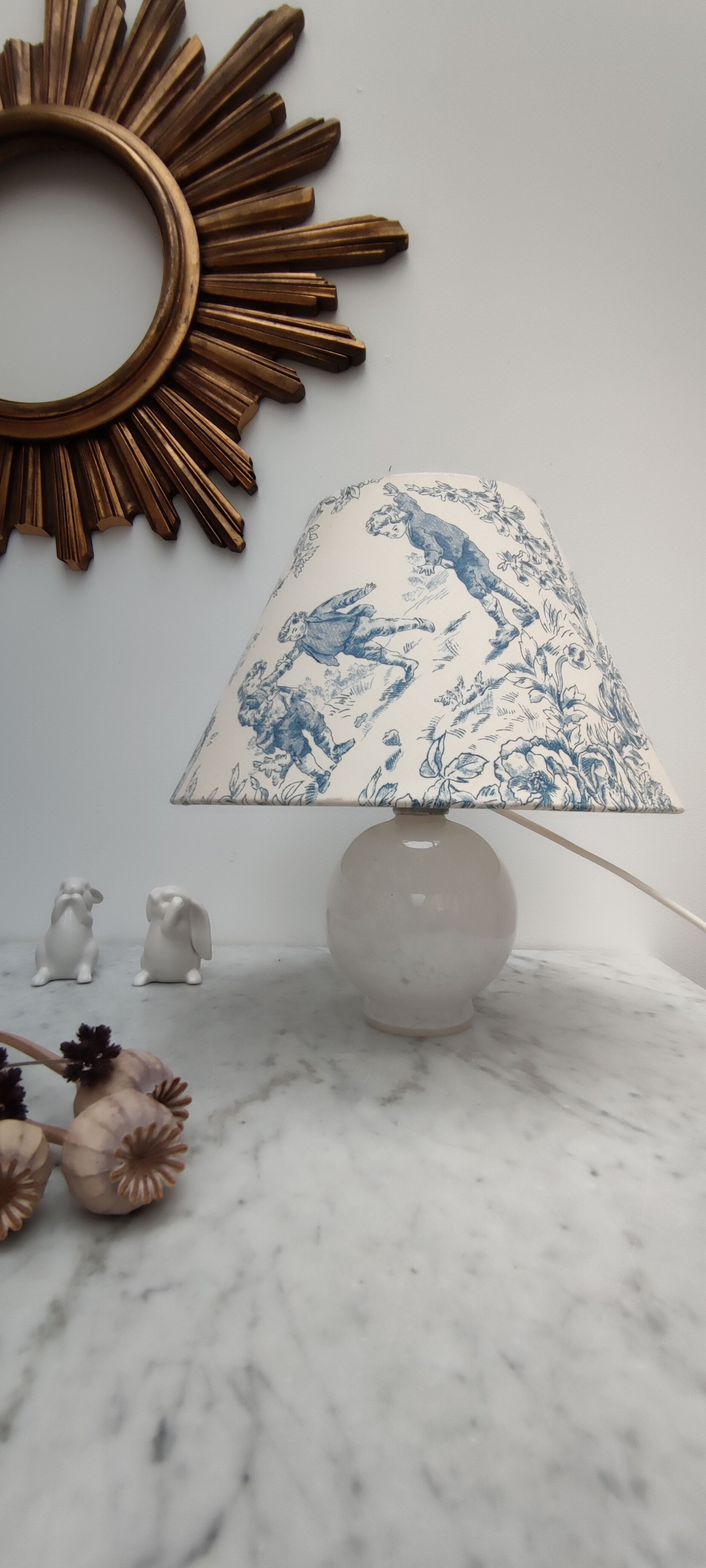 Petie blue lamp