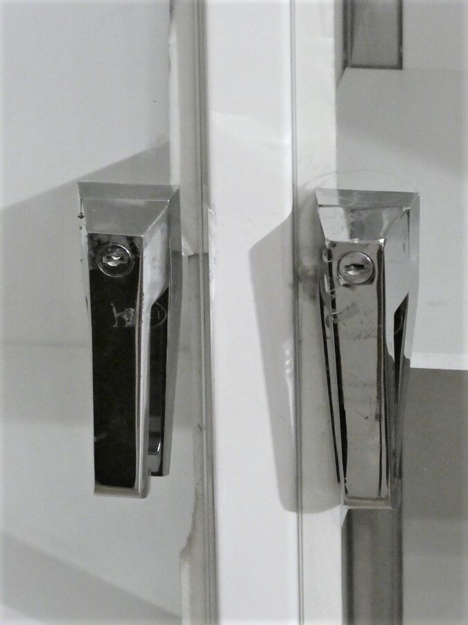 Dentist's showcase 1960