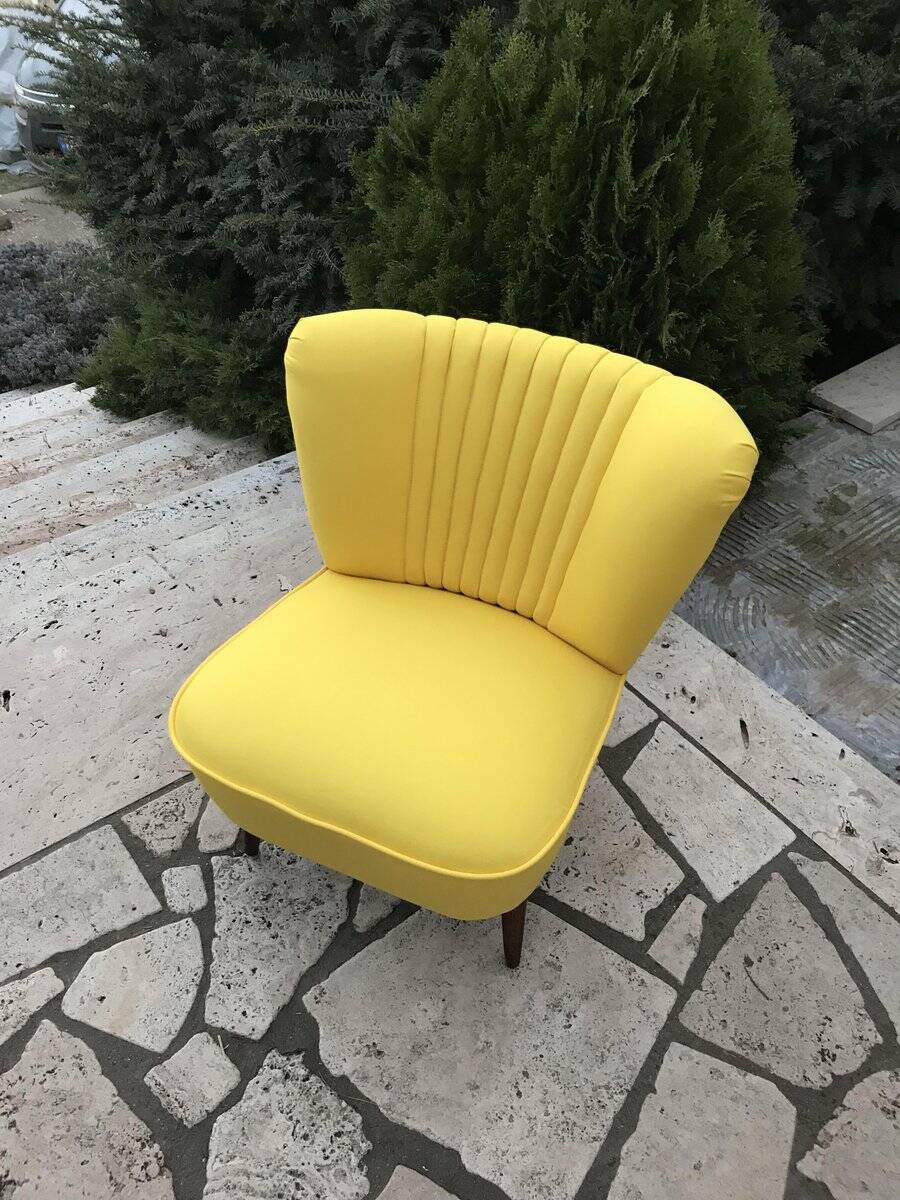 Yellow cocktail chair in solid beech, 1960s, with fluted backrest and tapered legs.