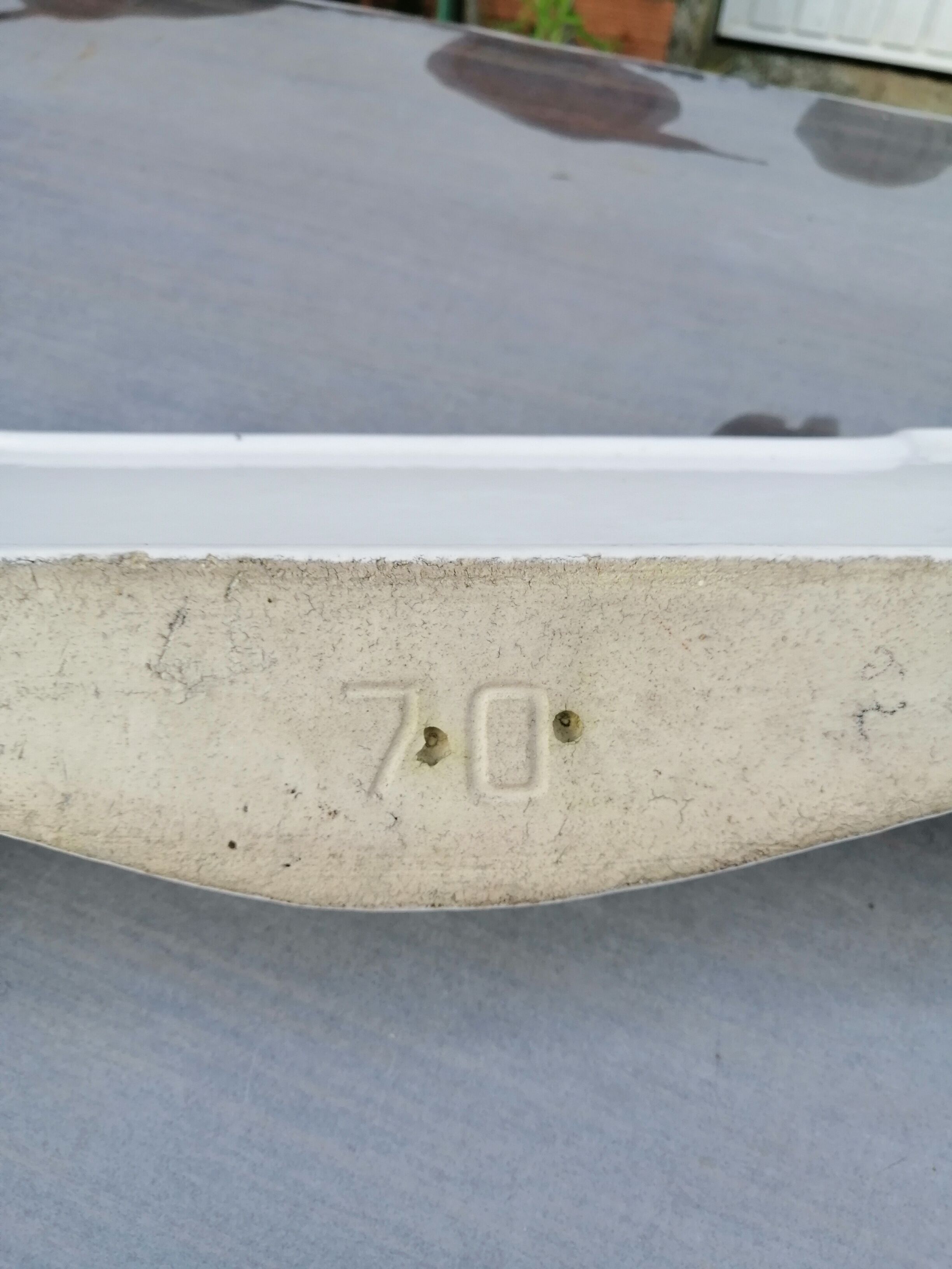 Bathroom shelf in antique ceramic