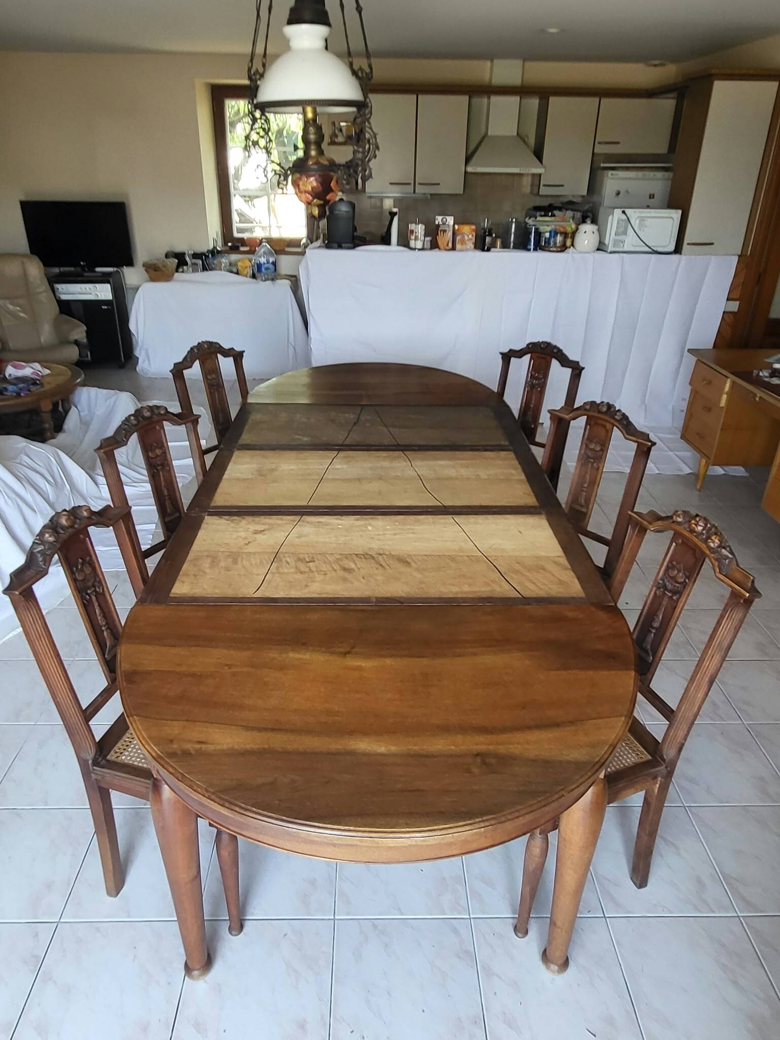 Art Nouveau dining table from 1910 and its 6 matching chairs.