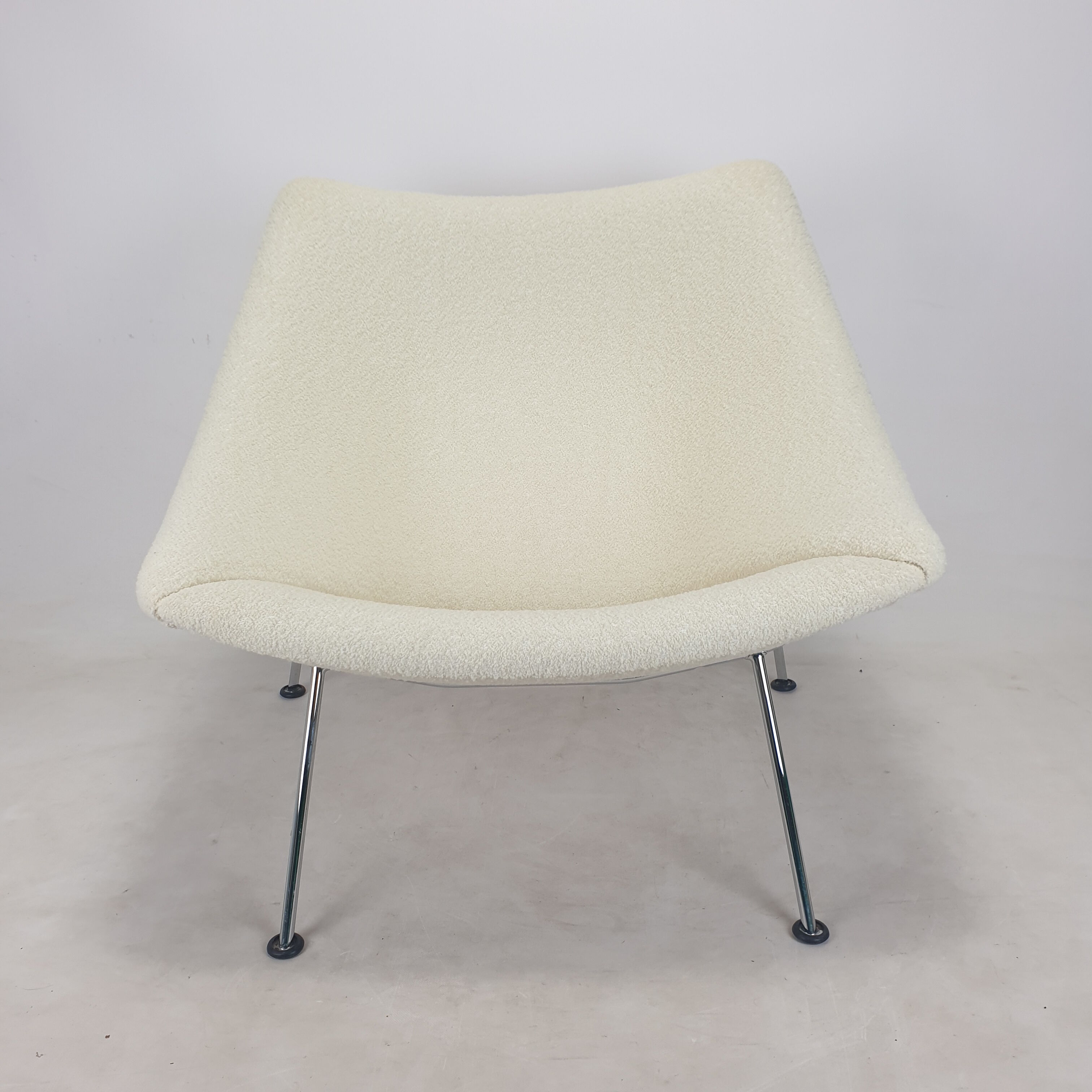 Oyster chairs by Pierre Paulin for Artifort, 1980's