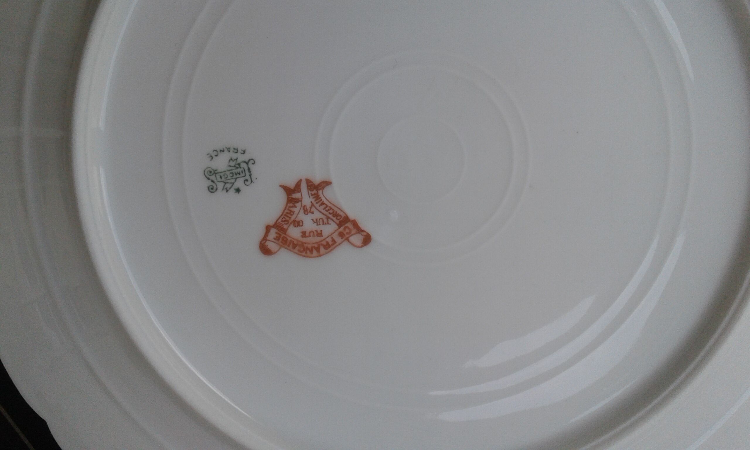 Lot de 16 assiettes porcelaine de Paris