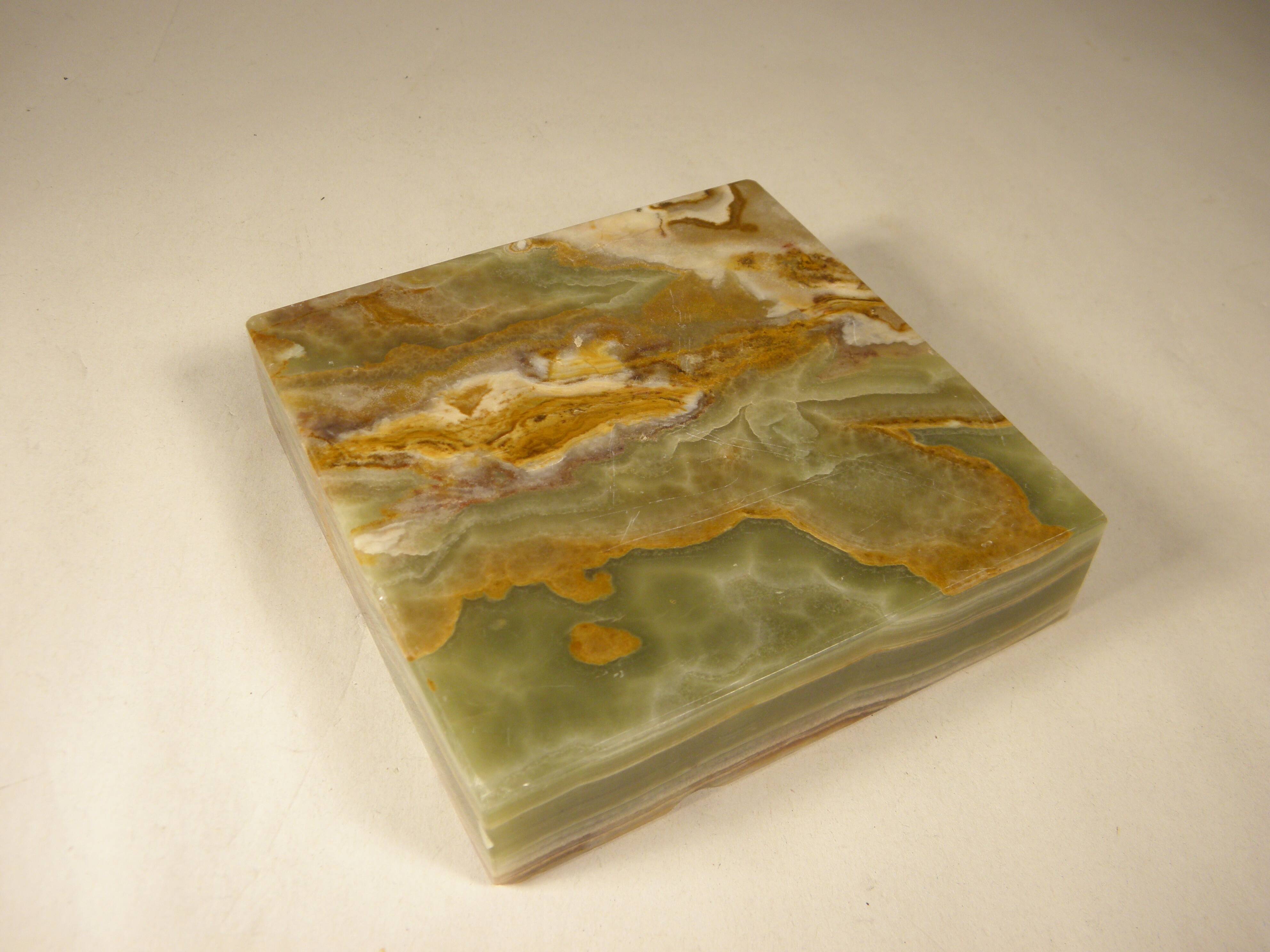 Onyx ashtray 10 x 10