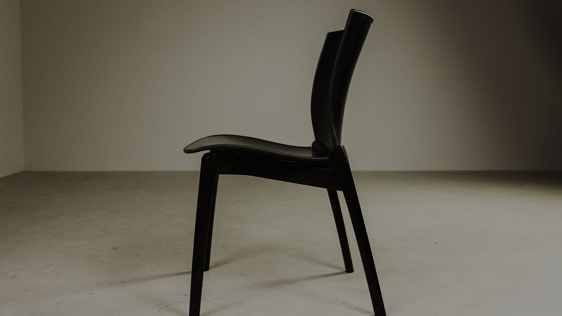 7 chaises Cos par Josep Lluscà pour Cassina, Italie, 1994