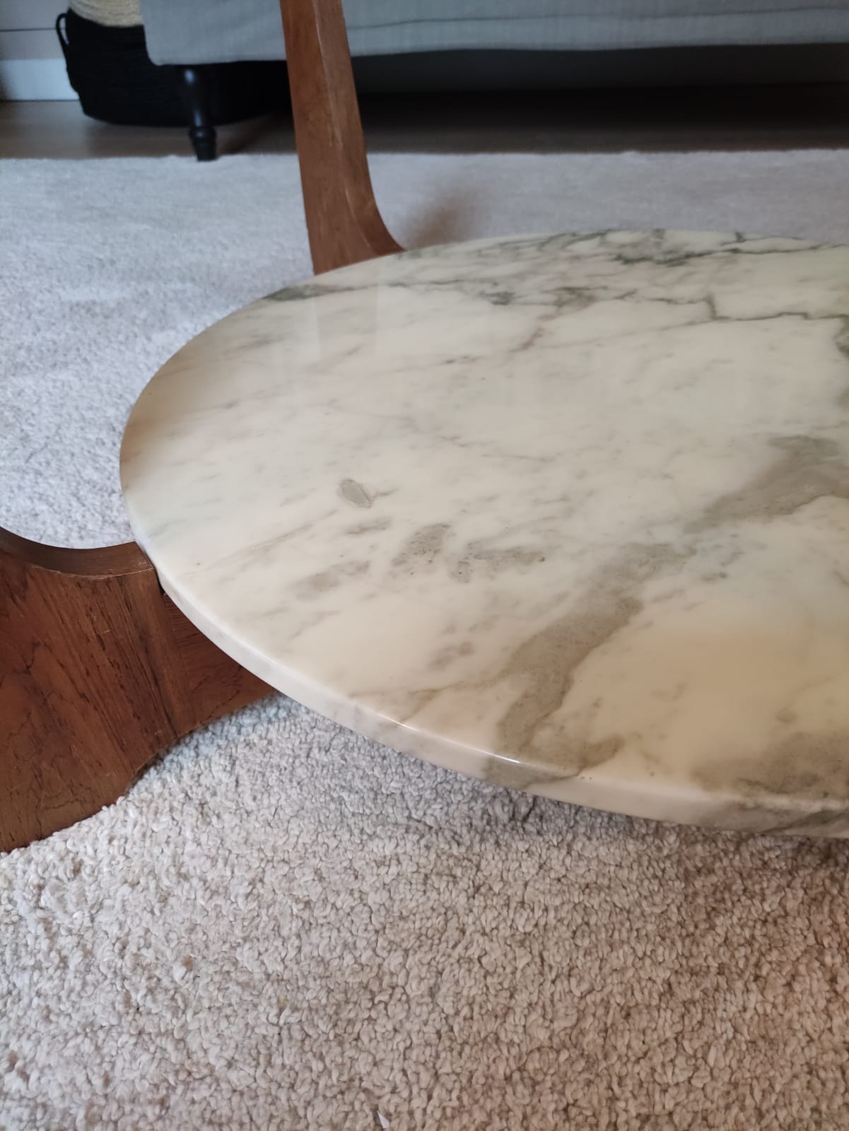 Table basse bois marbre et verre par Hugues Poignant