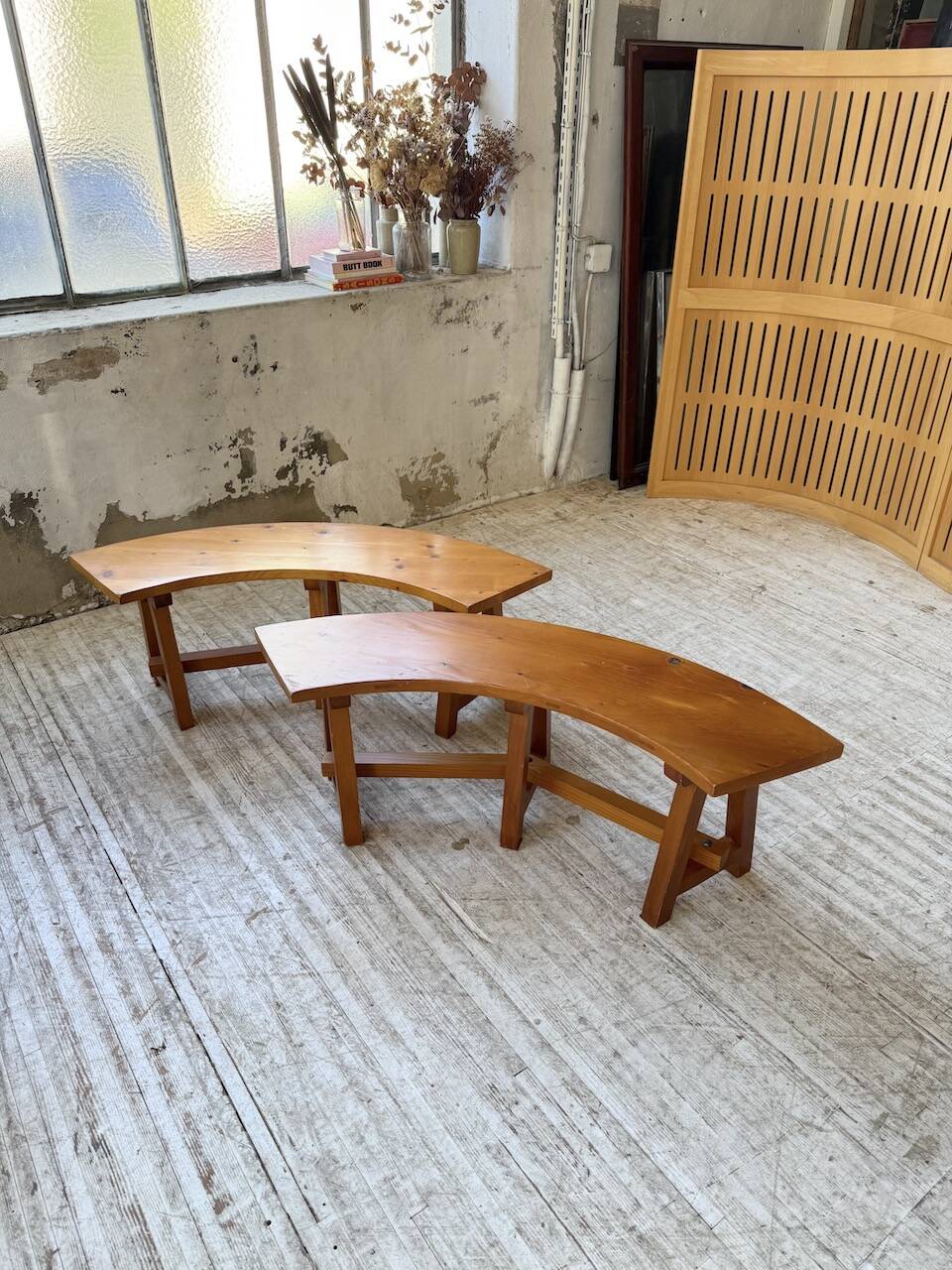Set of round table and 4 rounded benches, 1950