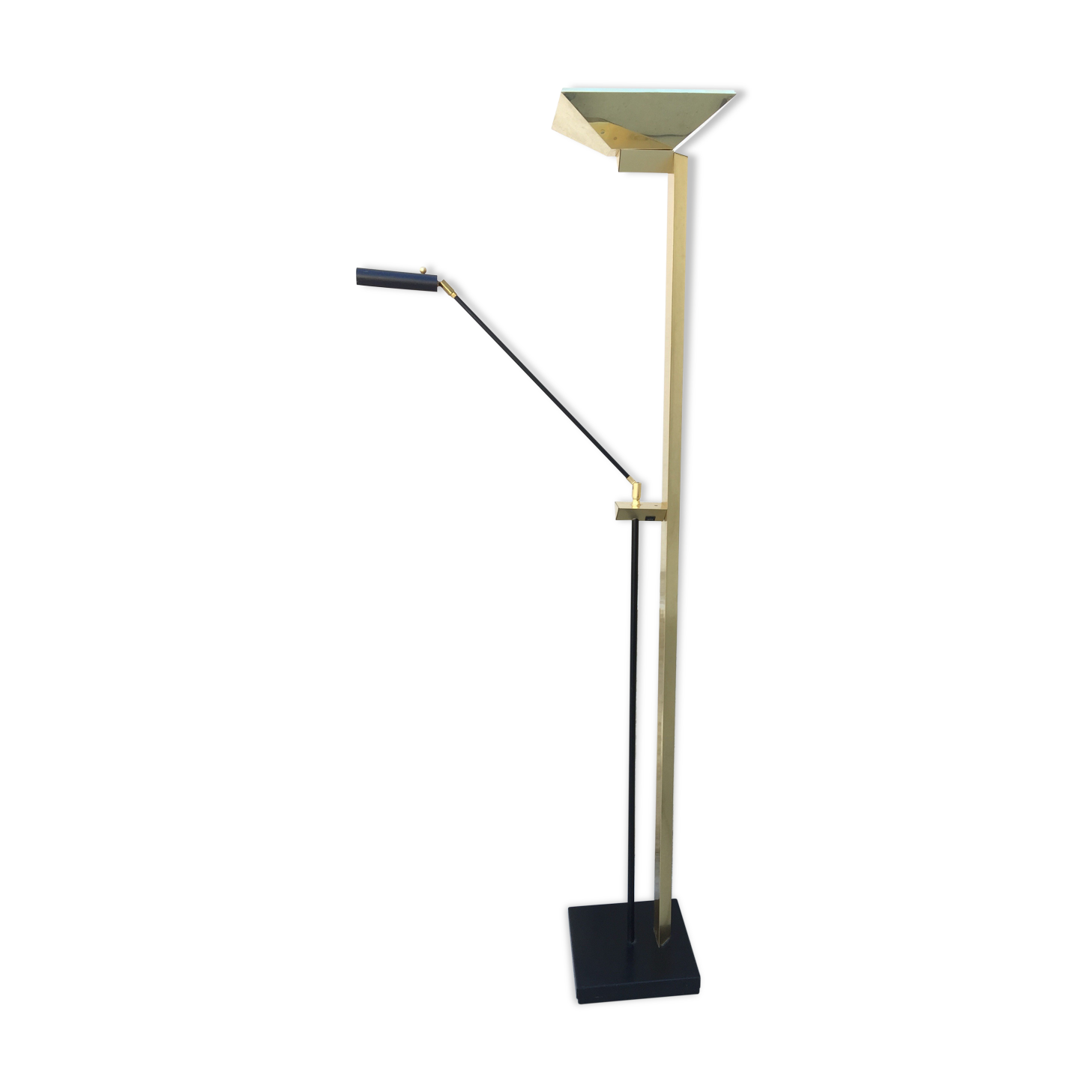 Hallogenous floor lamp with articulated arm