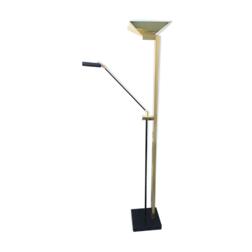 Hallogenous floor lamp with articulated arm