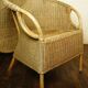Paire de fauteuils à jupe en rotin & osier