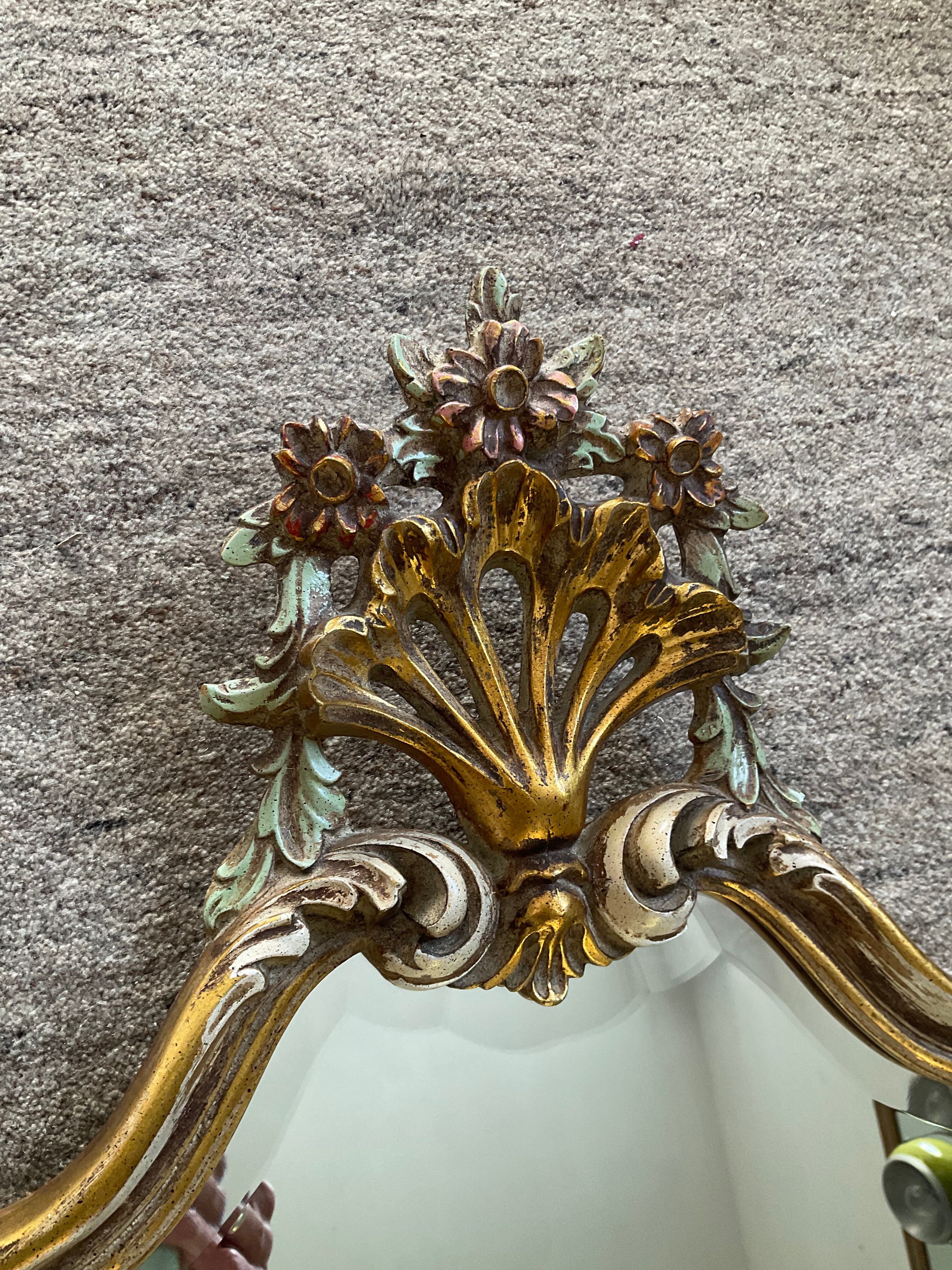 Ancien miroir et console murale en bois sculpté